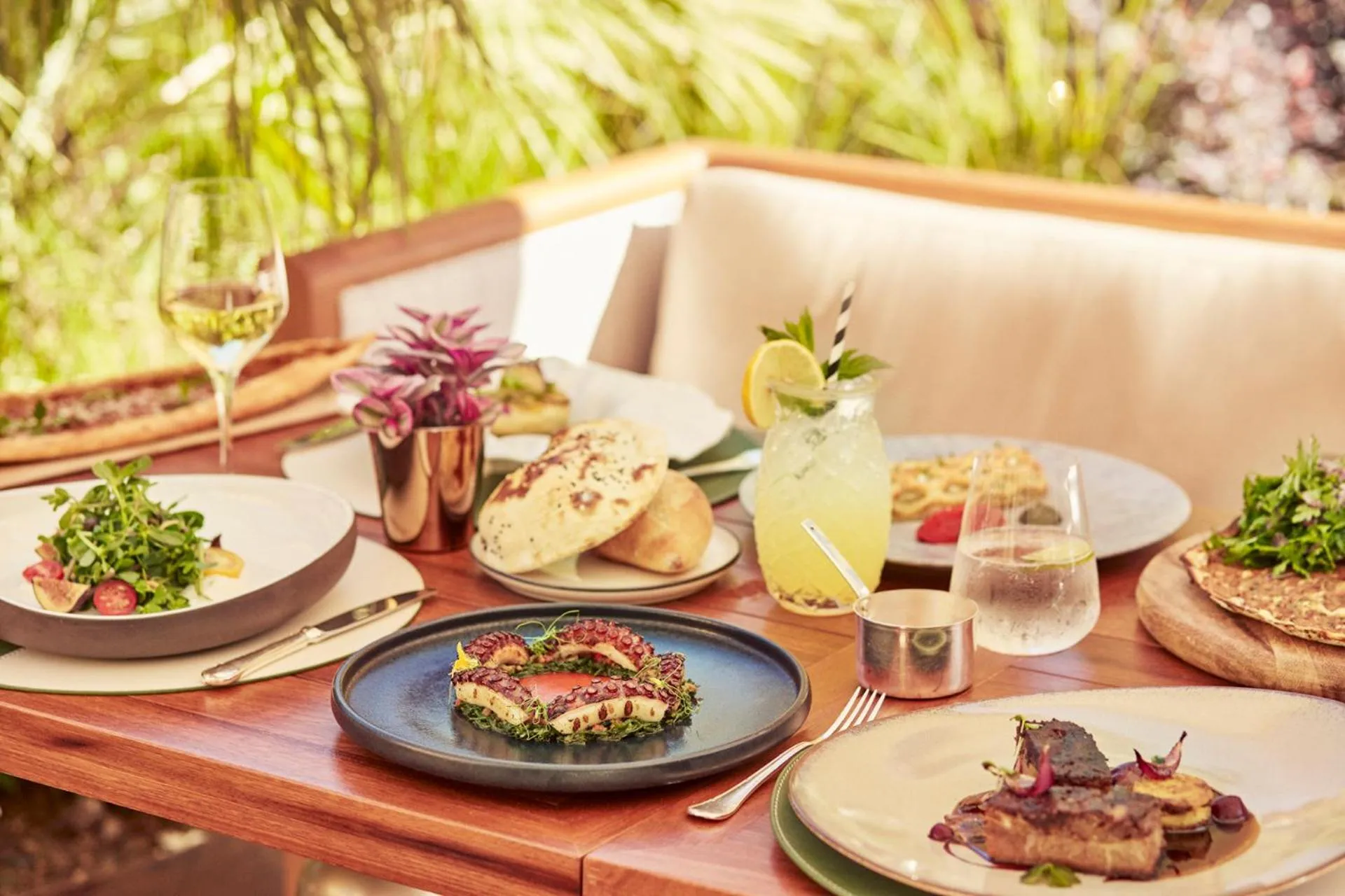 Food and drinks in Four Seasons Hotel Istanbul at Sultanahmet