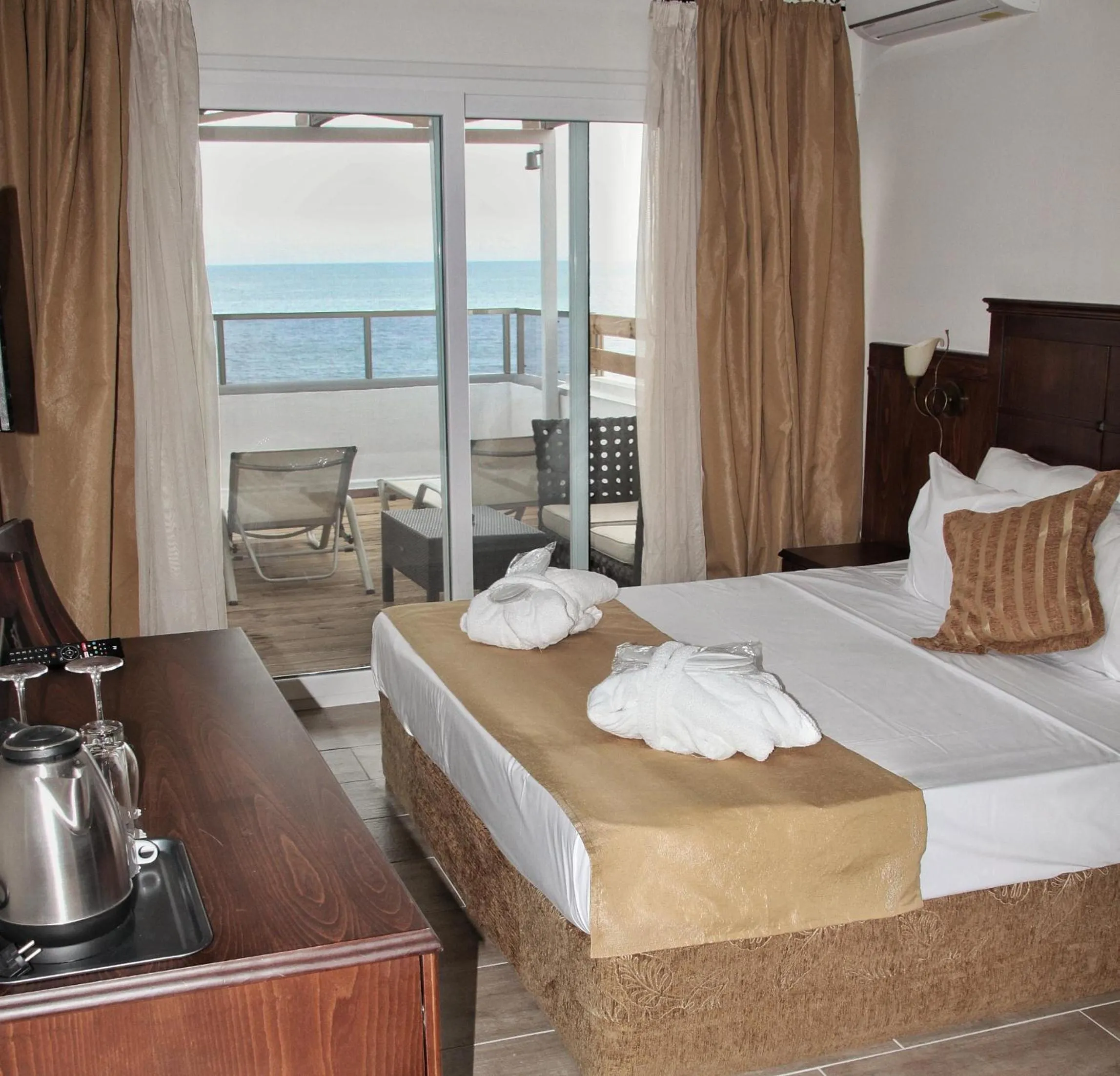 Paralia Beach Boutique Hotel