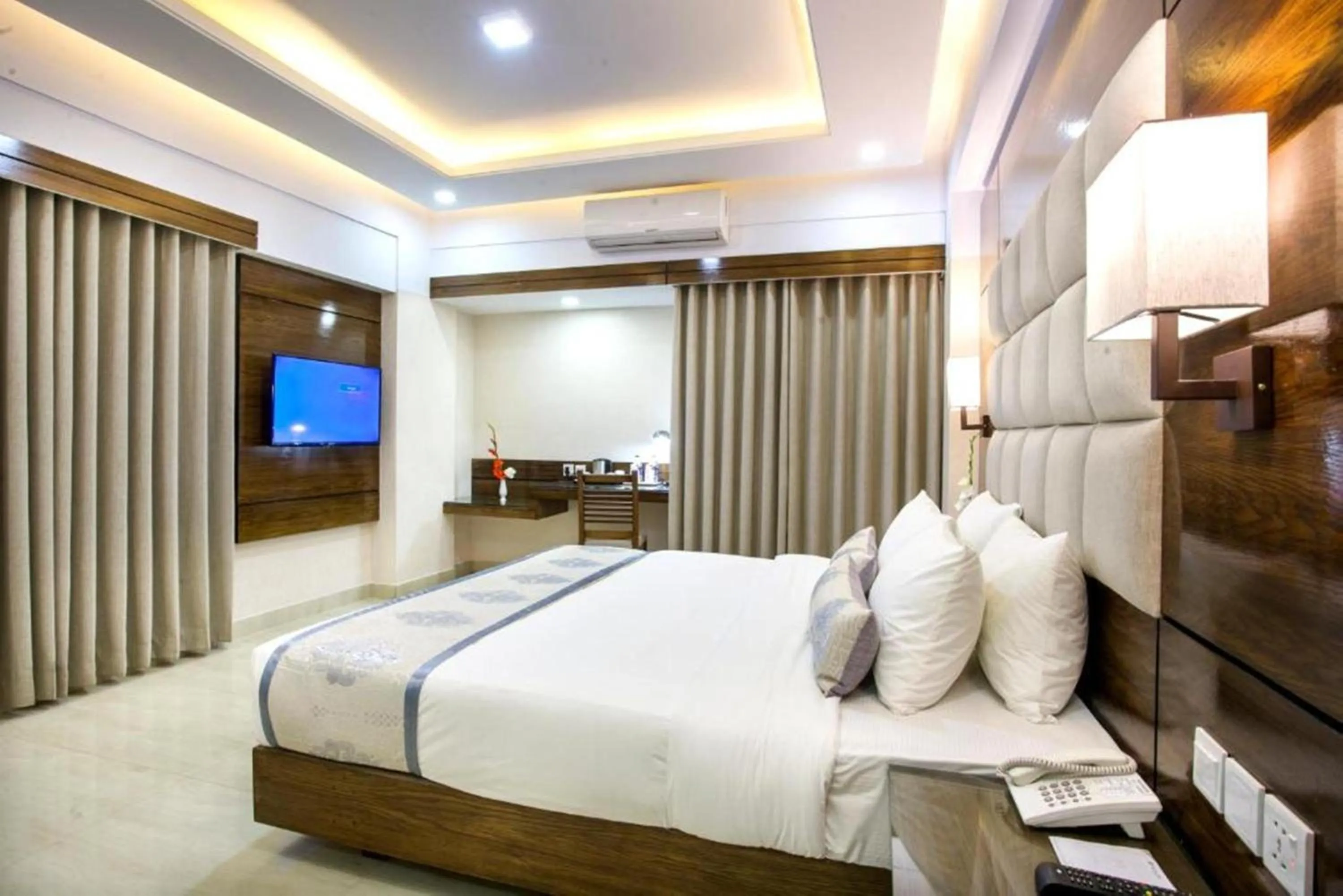 Bed in White Palace Hotel