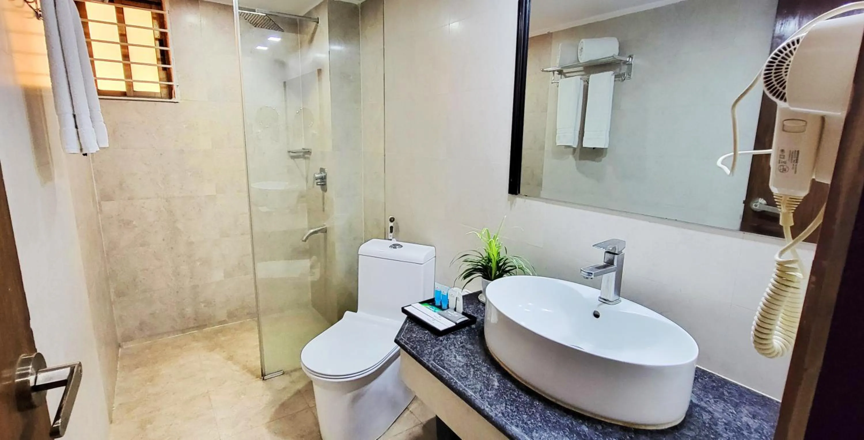 Bathroom in White Palace Hotel