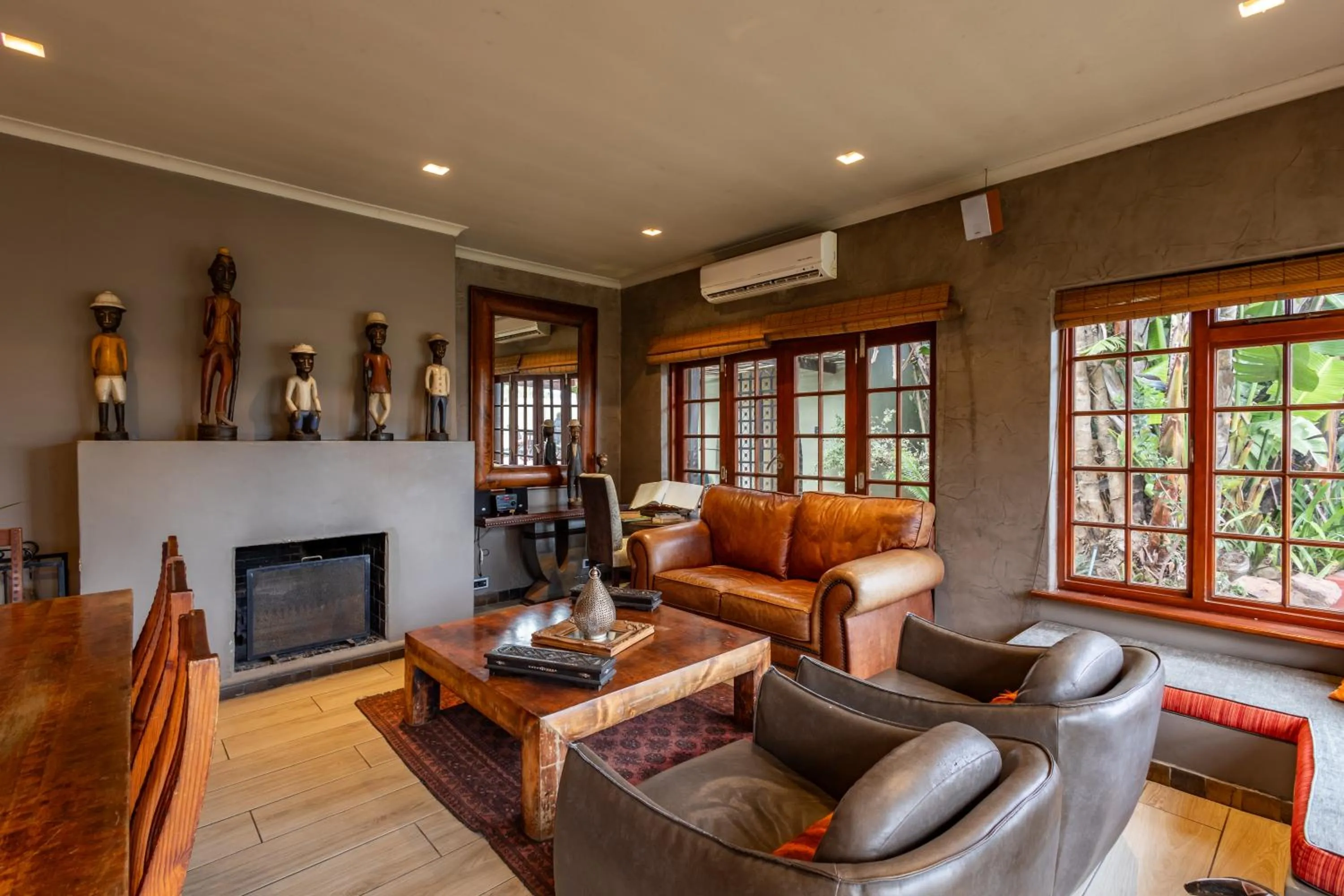 Communal lounge/ TV room in Singa Lodge - Lion Roars Hotels & Lodges