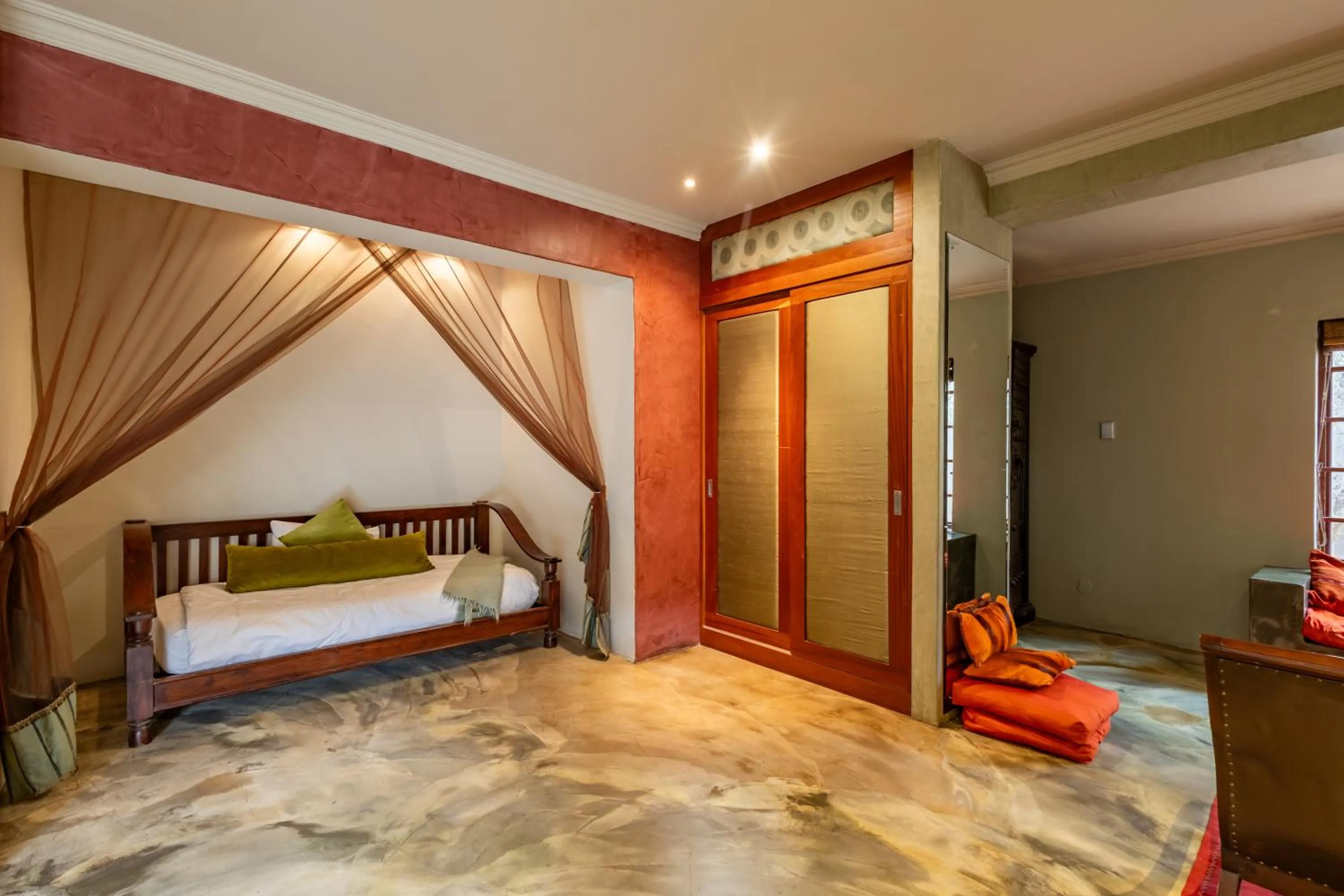 wardrobe, Bed in Singa Lodge - Lion Roars Hotels & Lodges