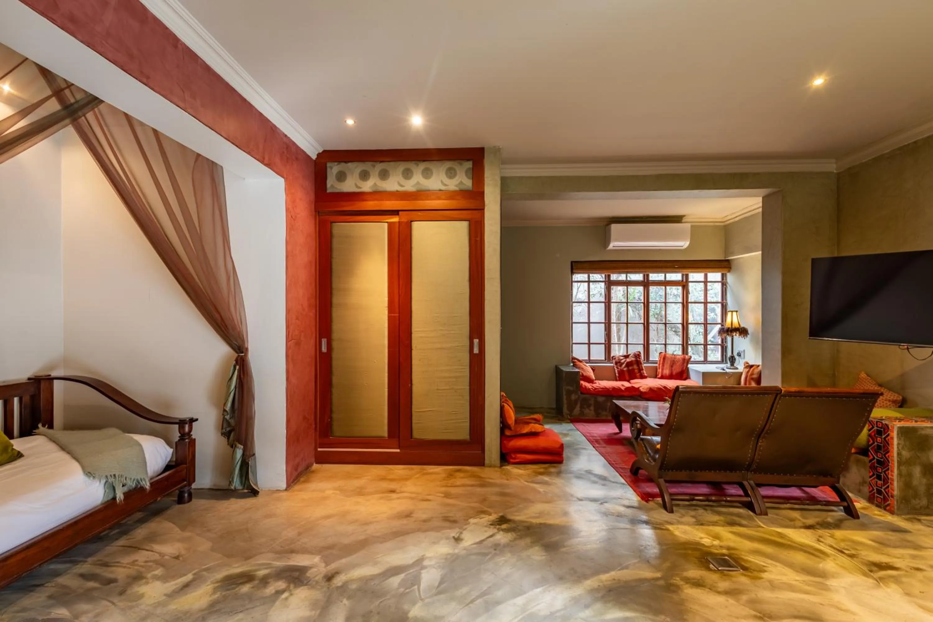 TV and multimedia, Bed in Singa Lodge - Lion Roars Hotels & Lodges