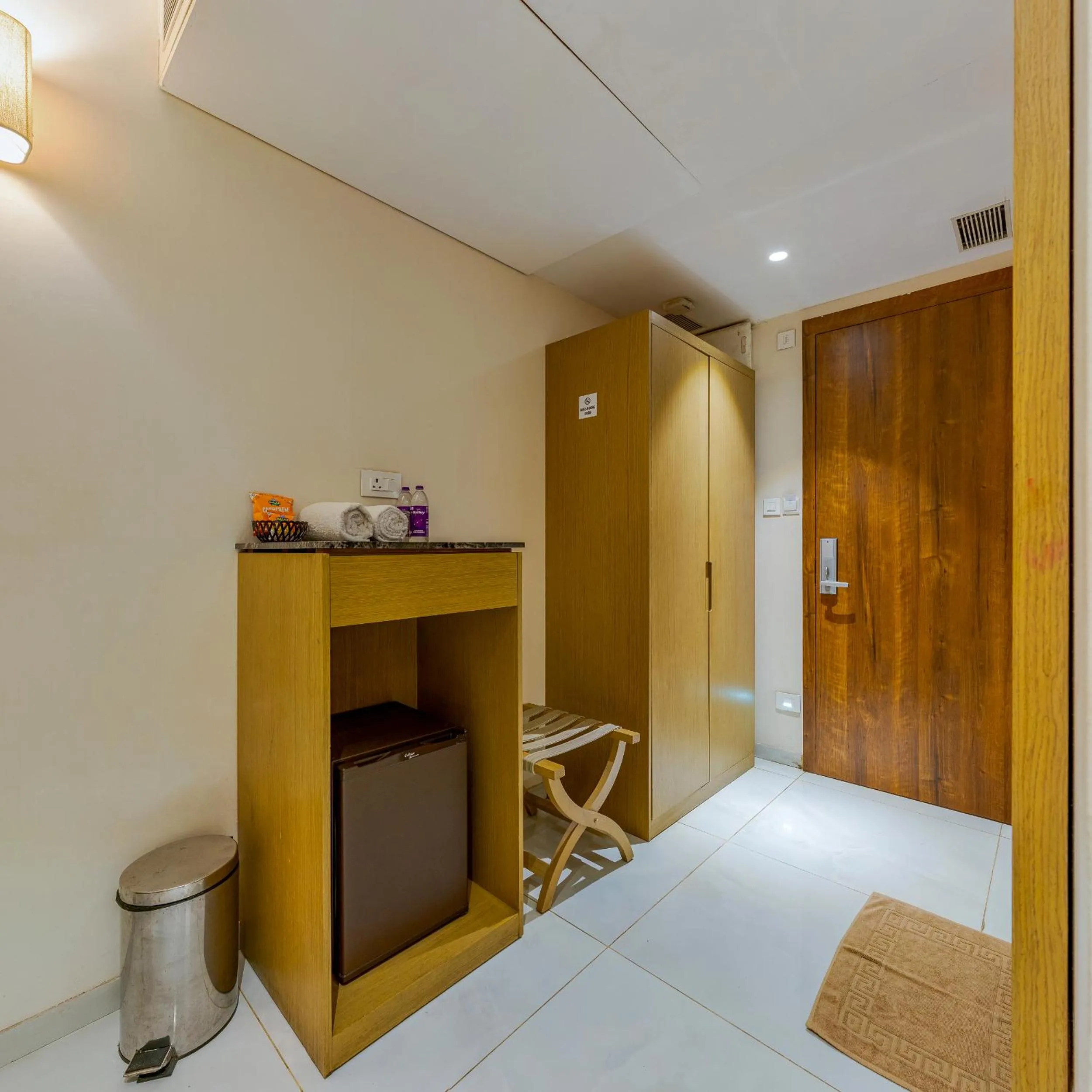 wardrobe in Hotel Sapphire Premium Hotel & Suite