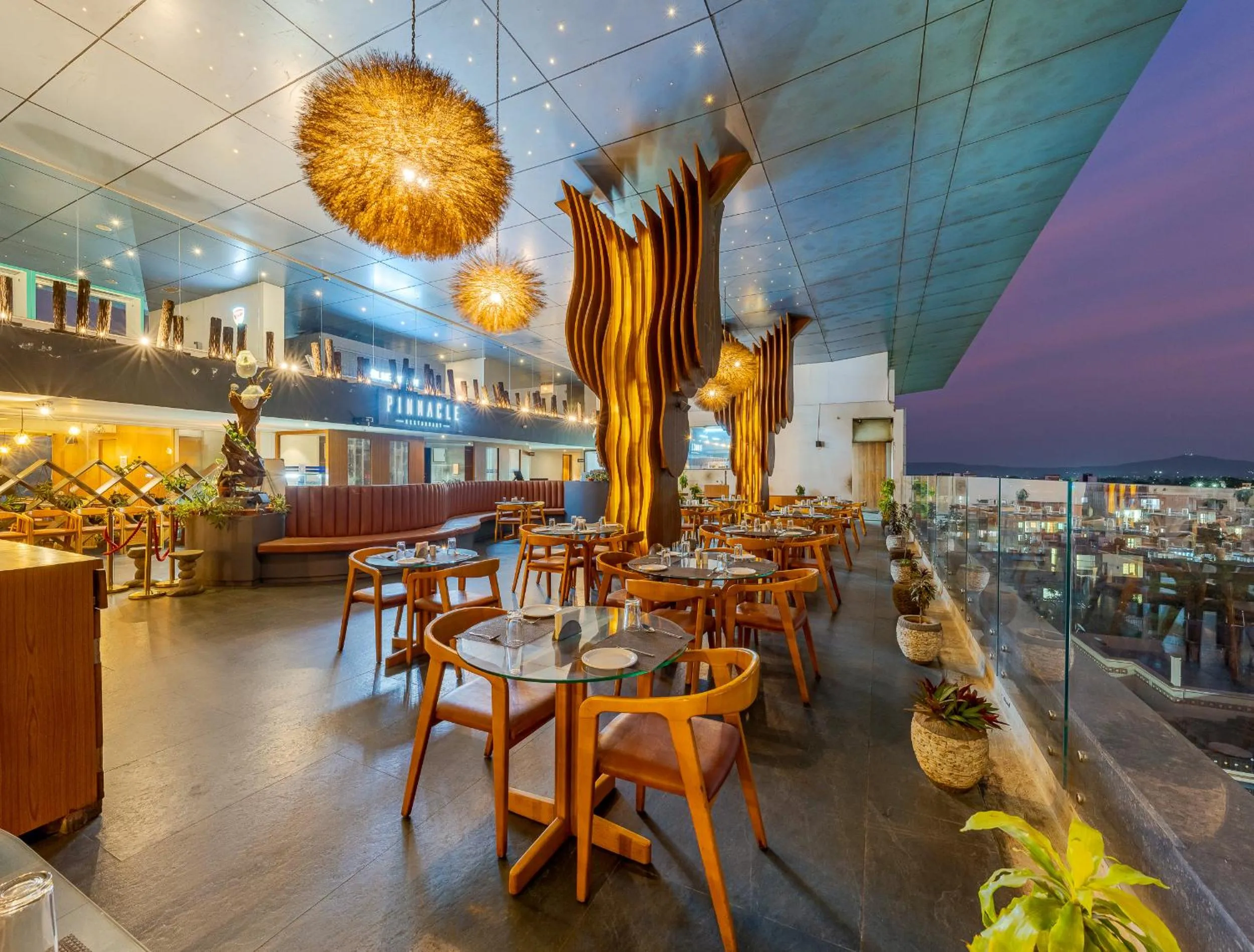 Restaurant/places to eat in Hotel Sapphire Premium Hotel & Suite