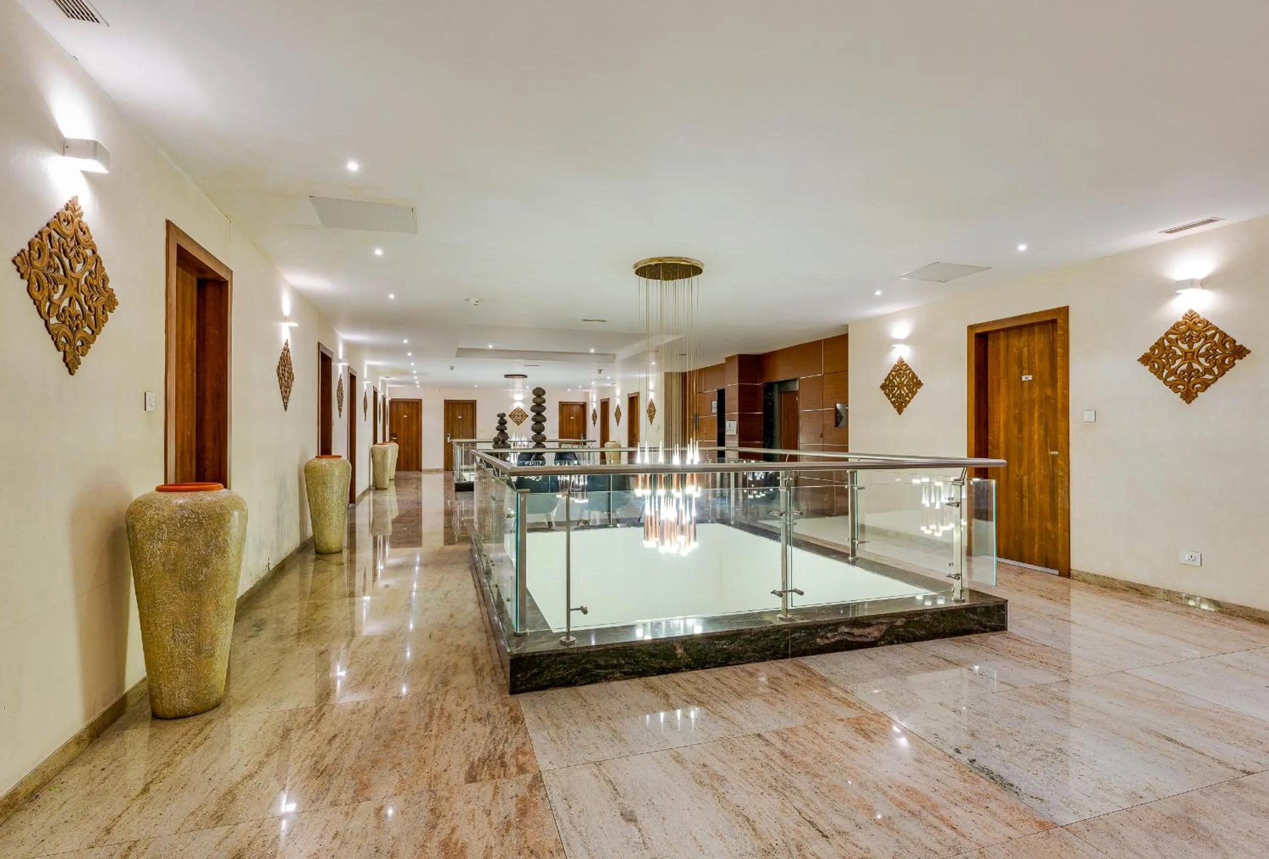 Lobby or reception in Hotel Sapphire Premium Hotel & Suite