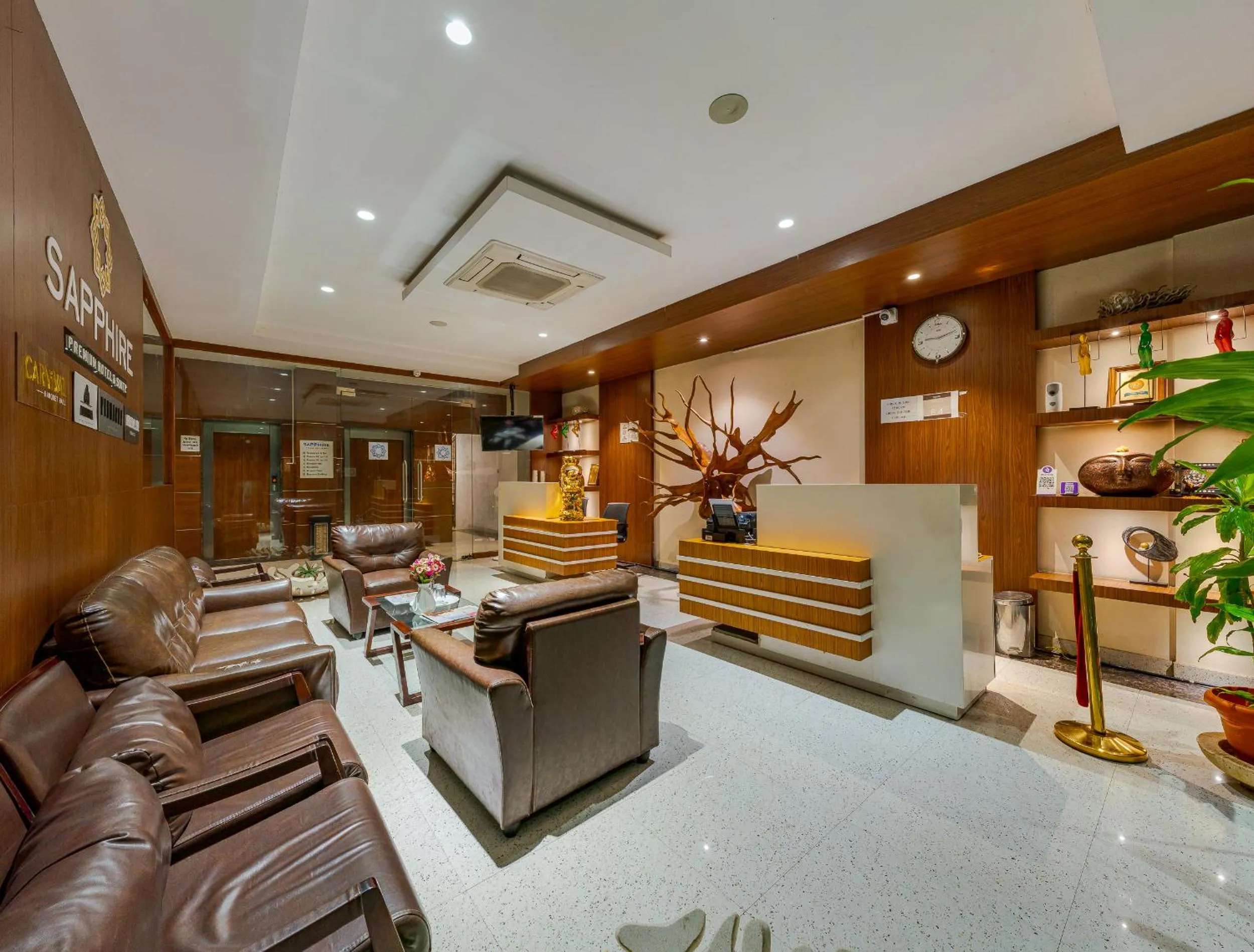 Lobby or reception in Hotel Sapphire Premium Hotel & Suite