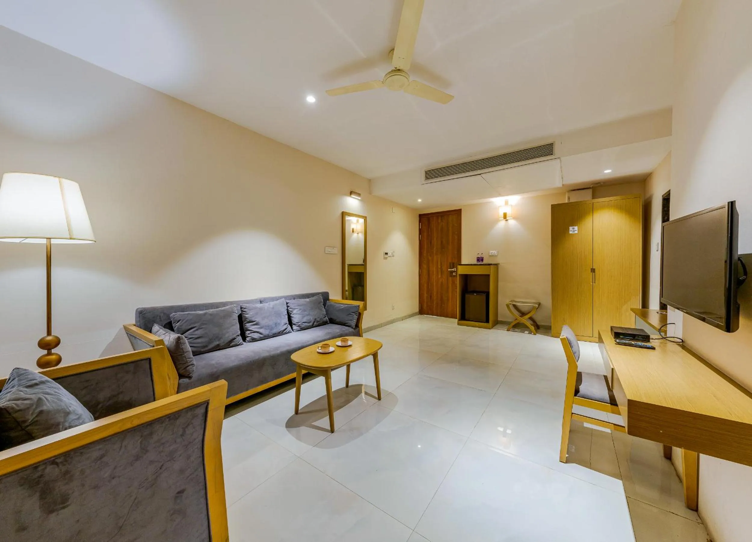 TV and multimedia in Hotel Sapphire Premium Hotel & Suite