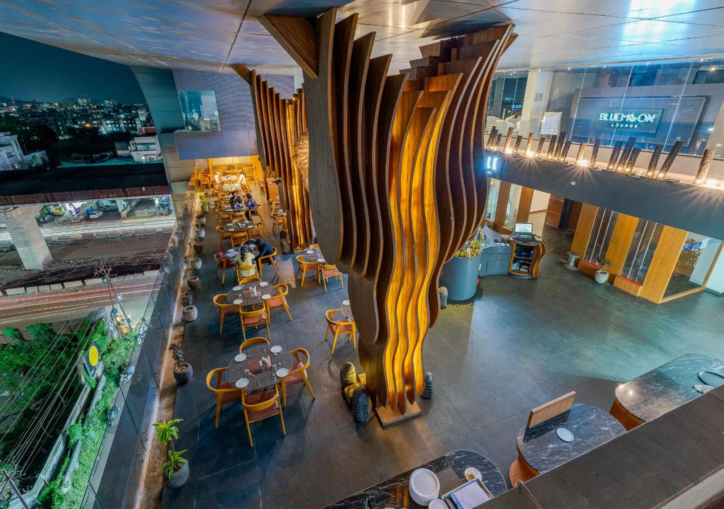 Restaurant/places to eat in Hotel Sapphire Premium Hotel & Suite