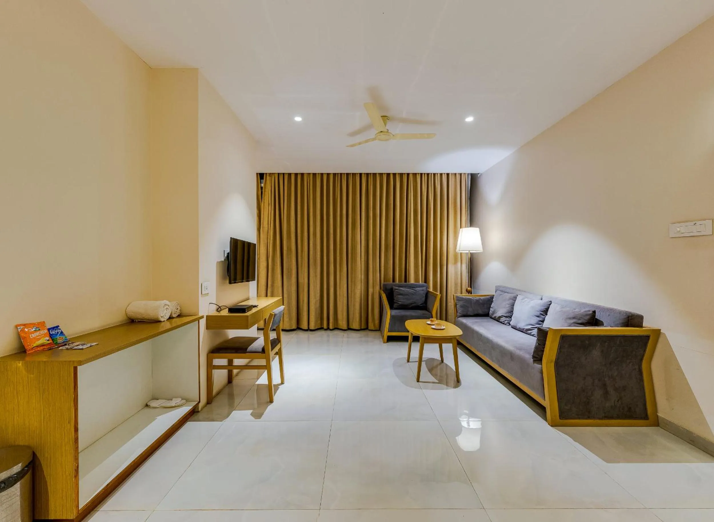 TV and multimedia in Hotel Sapphire Premium Hotel & Suite