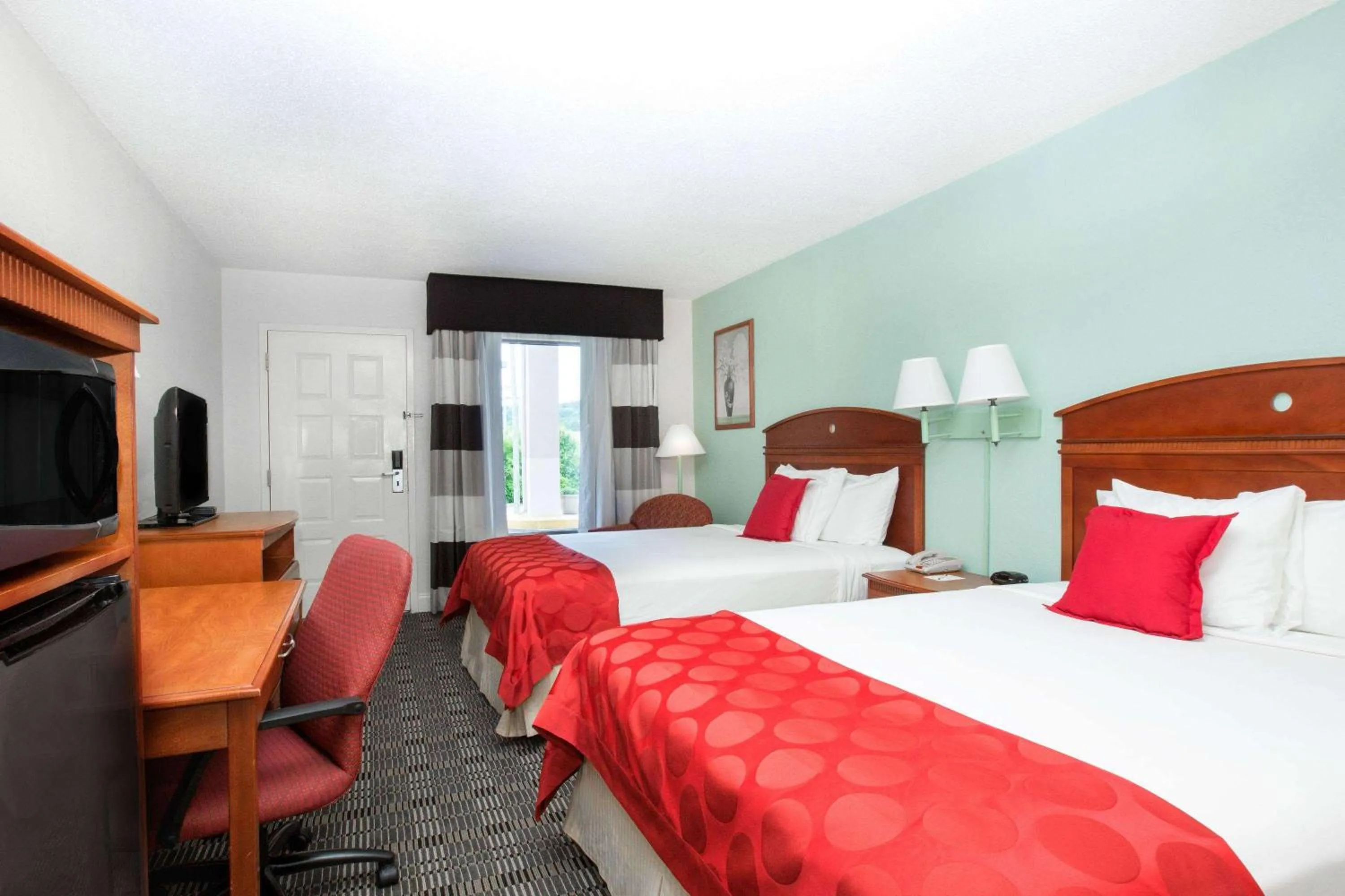Photo of the whole room, Bed in Ramada by Wyndham Pelham