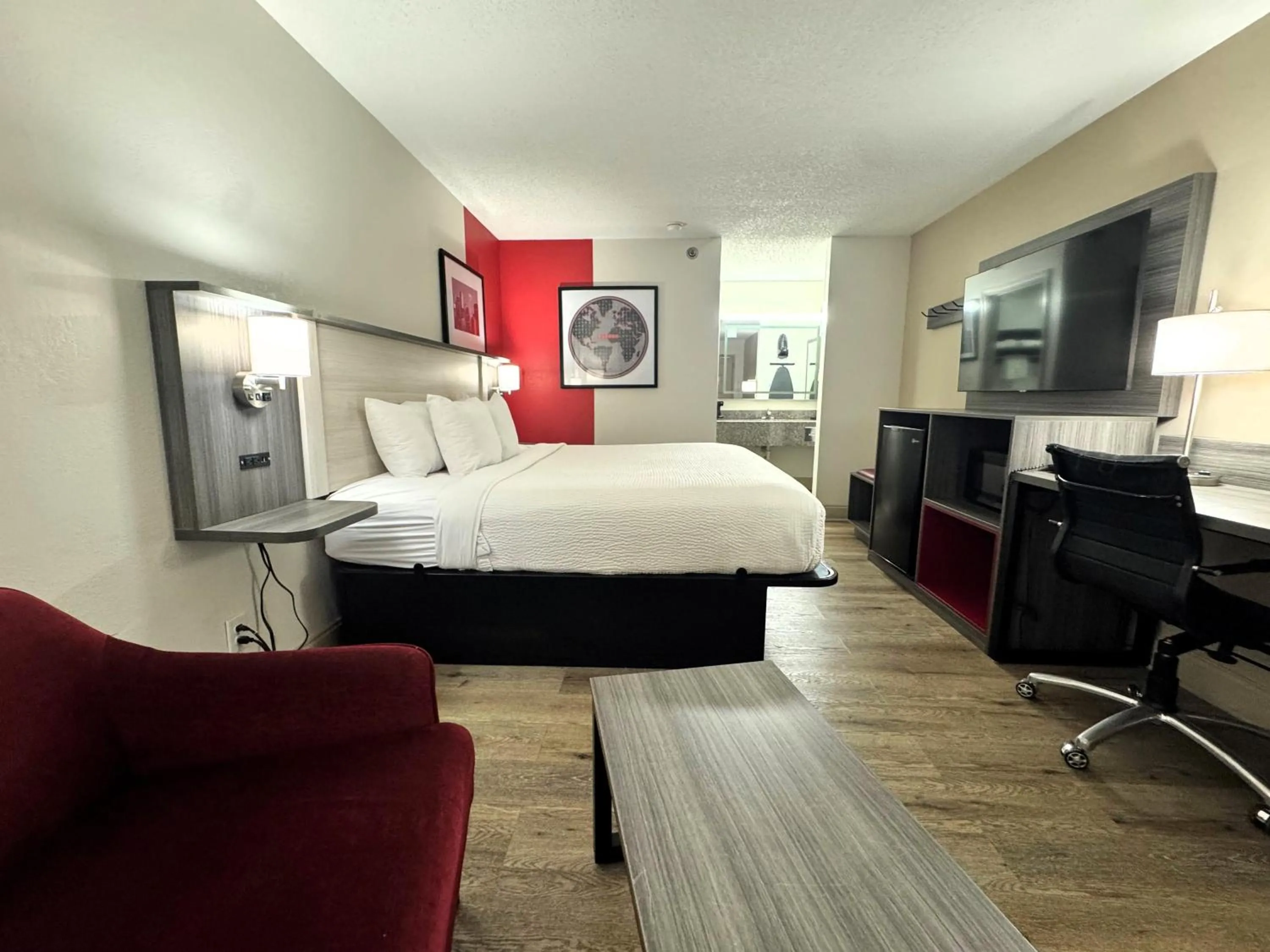 Photo of the whole room, Bed in Ramada by Wyndham Pelham