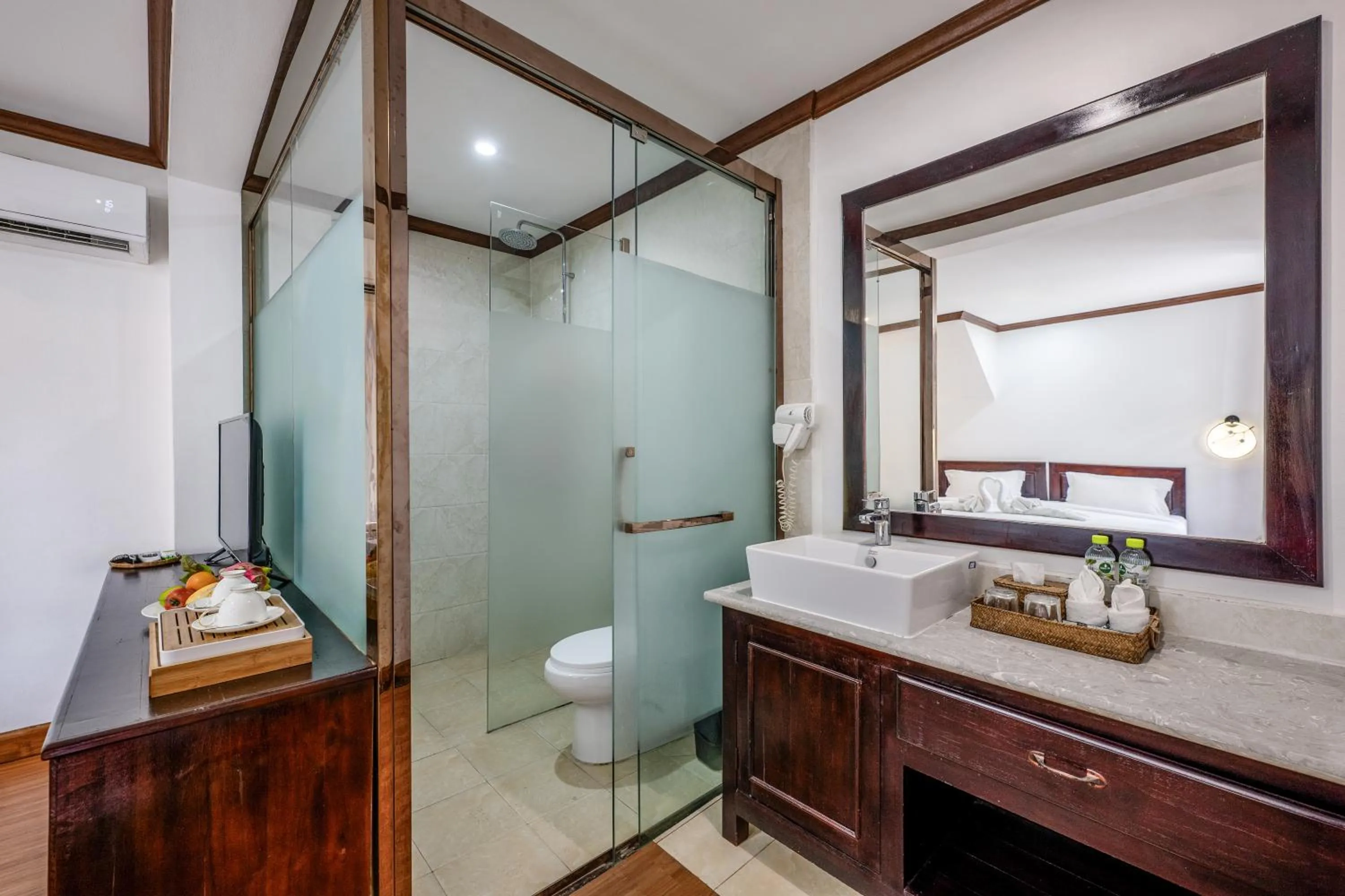 wisdom mystery Hotel