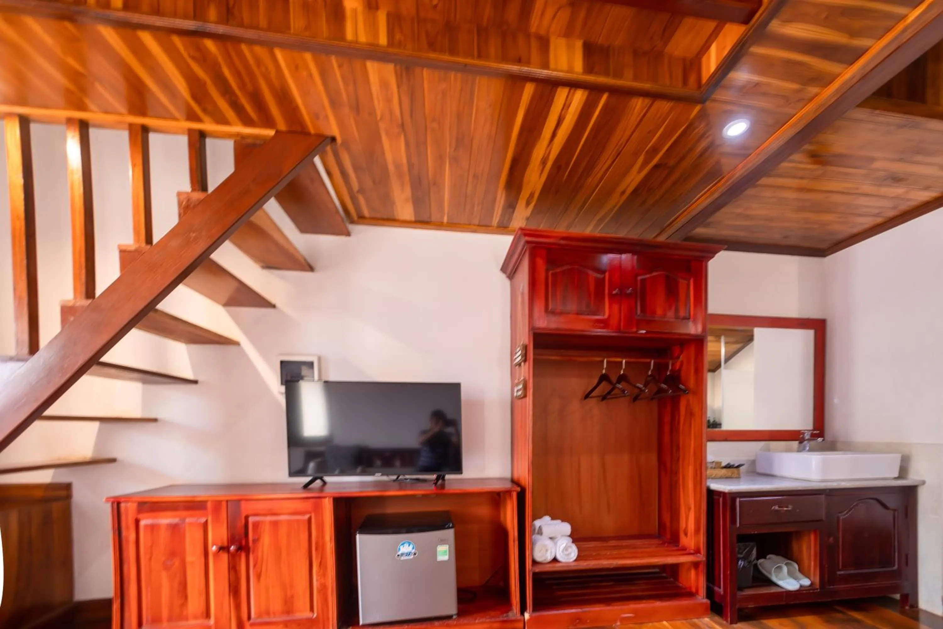 Communal lounge/ TV room in wisdom mystery Hotel