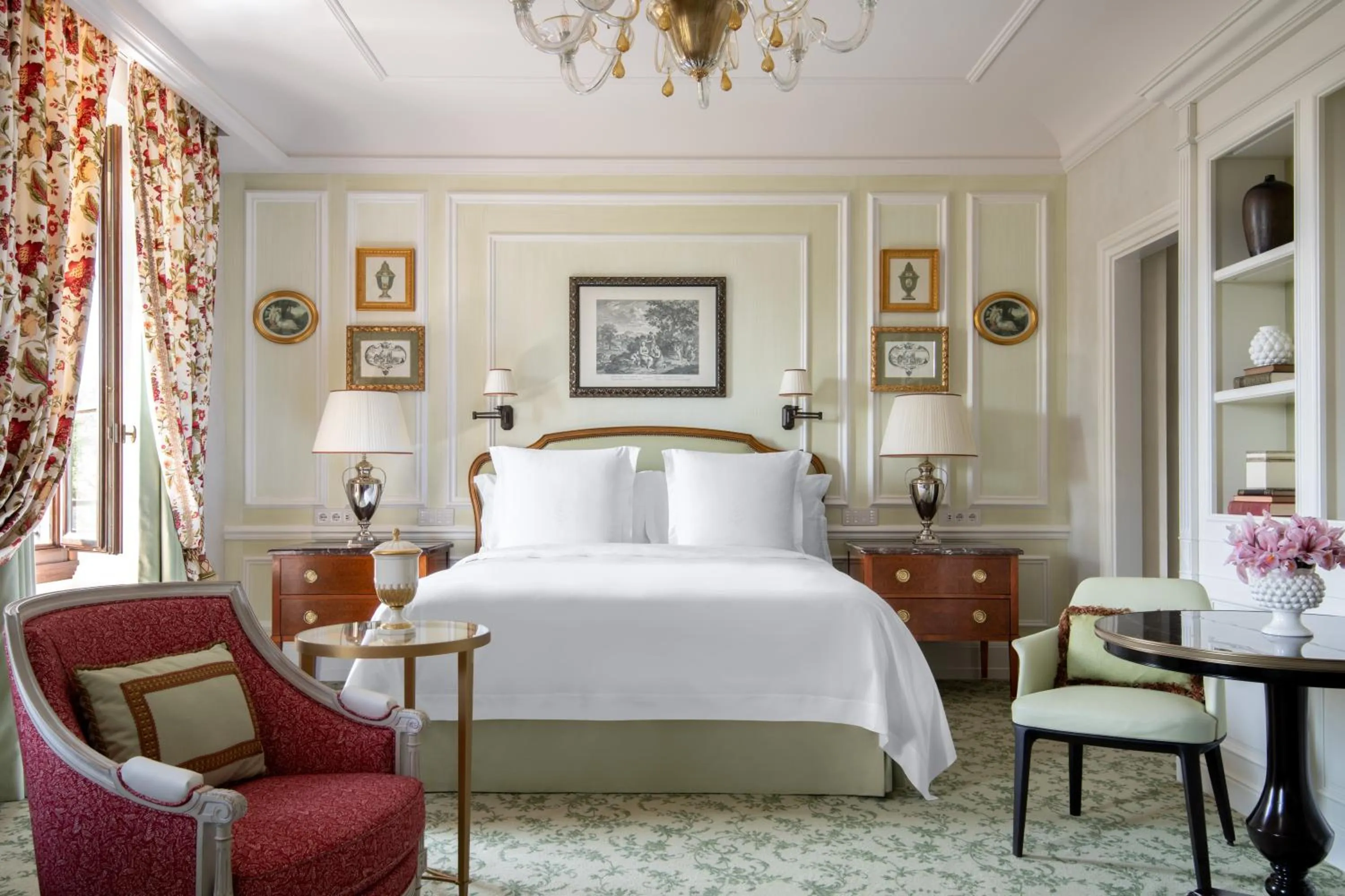 Bed in Four Seasons Hotel Firenze