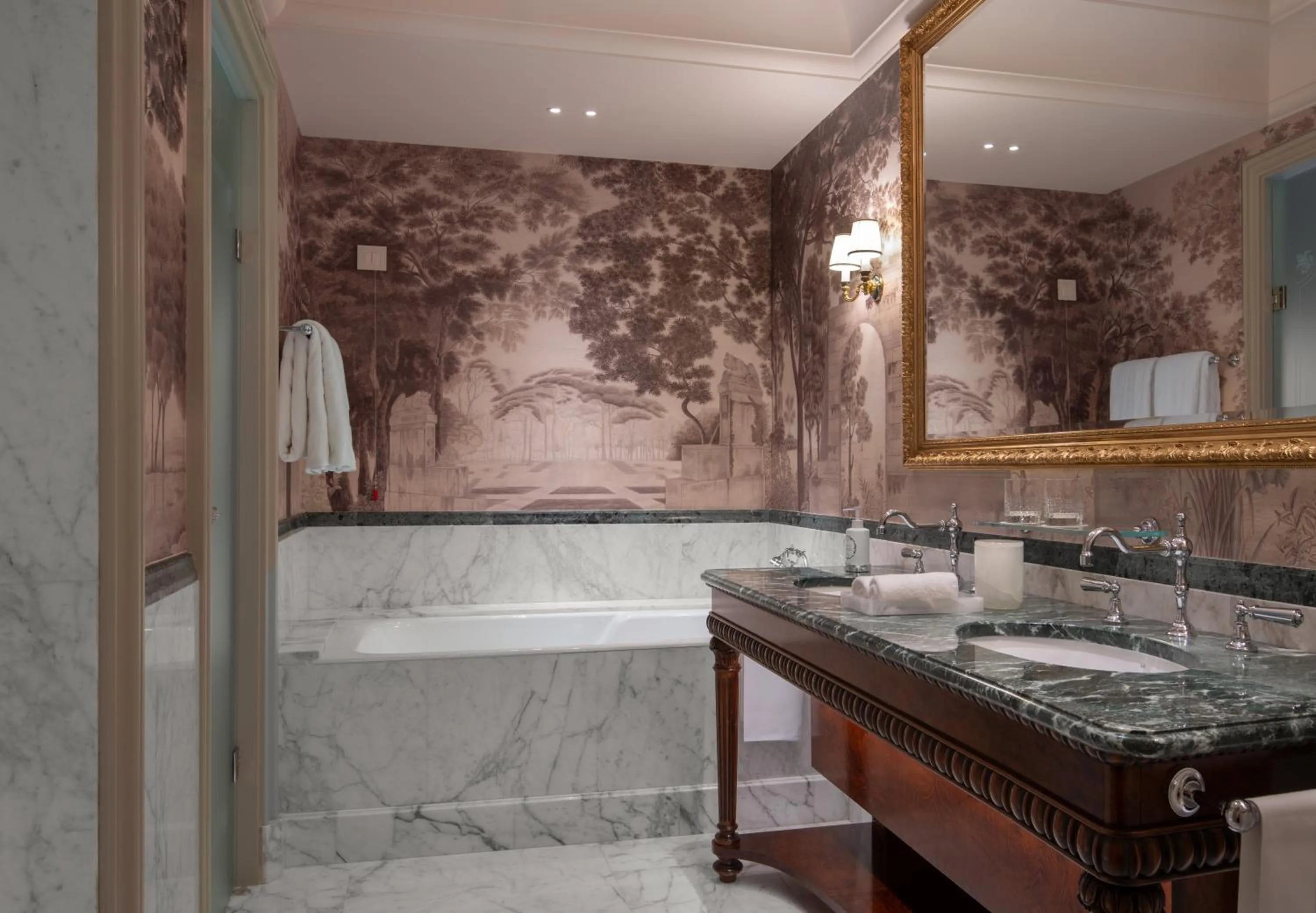 Bathroom in Four Seasons Hotel Firenze