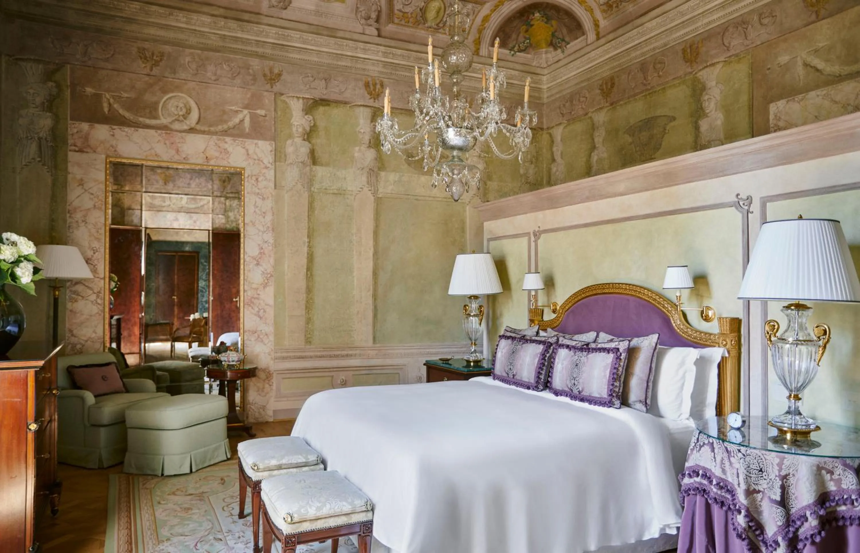 Bed in Four Seasons Hotel Firenze