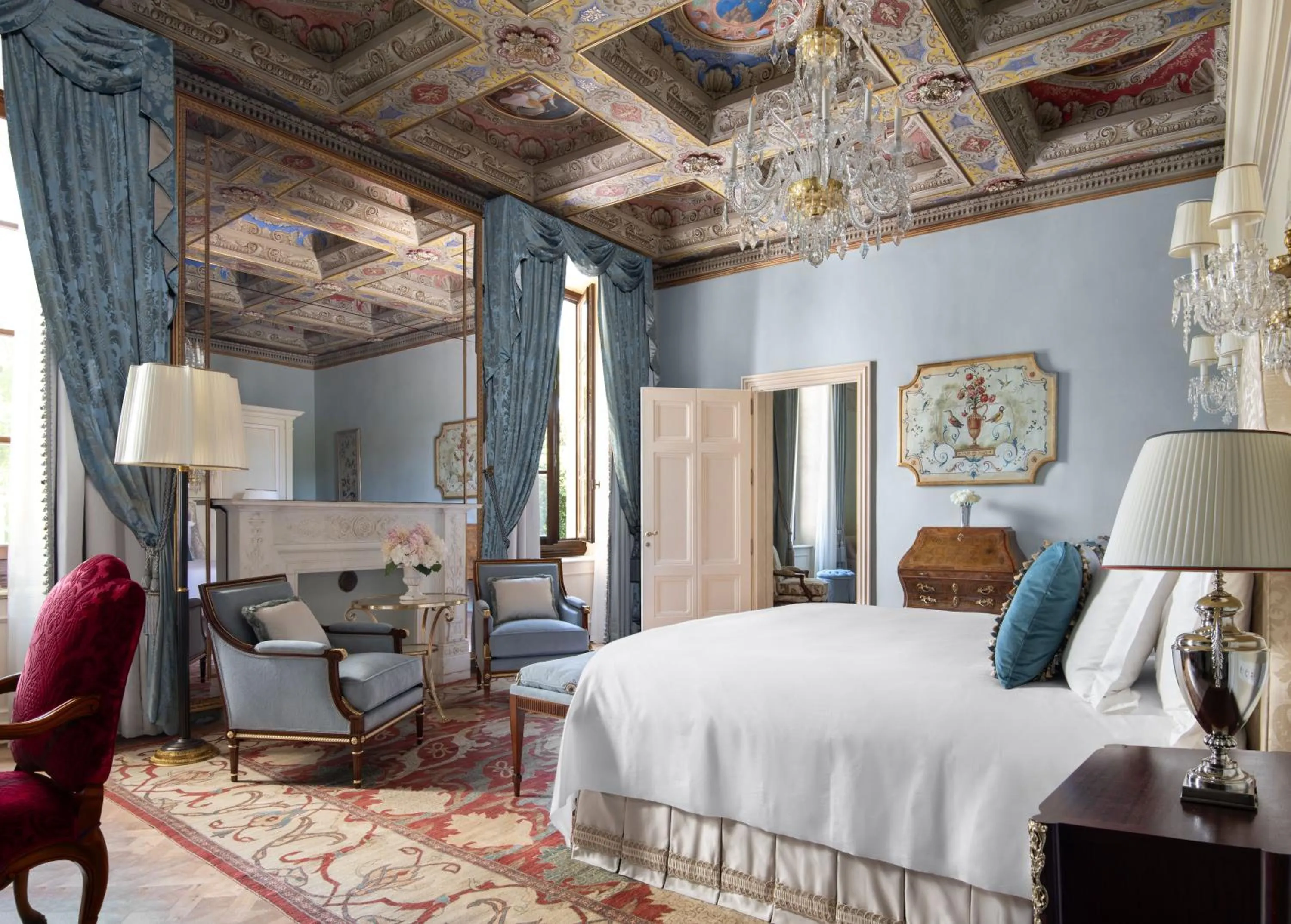 Bed in Four Seasons Hotel Firenze