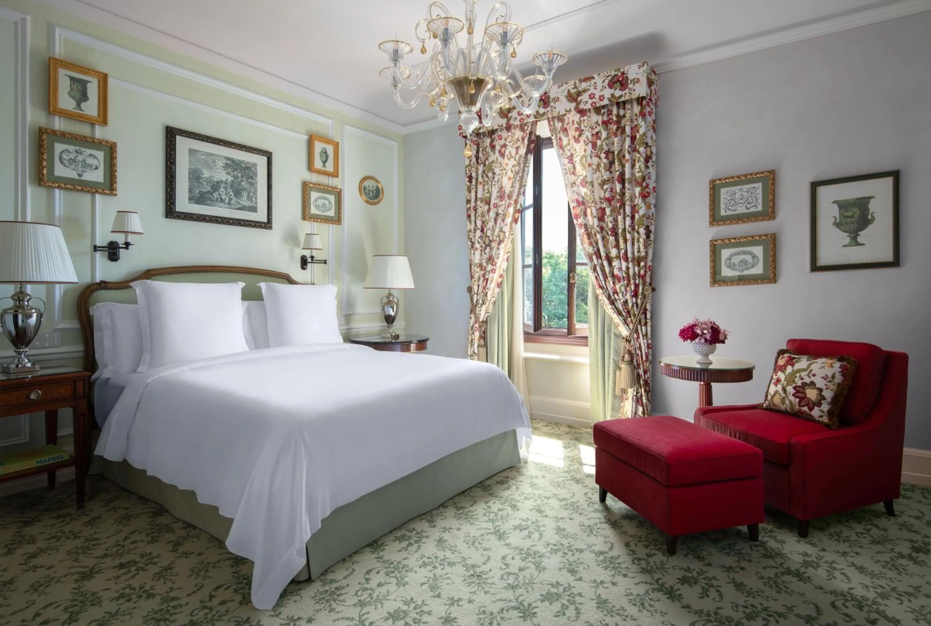 Bed in Four Seasons Hotel Firenze