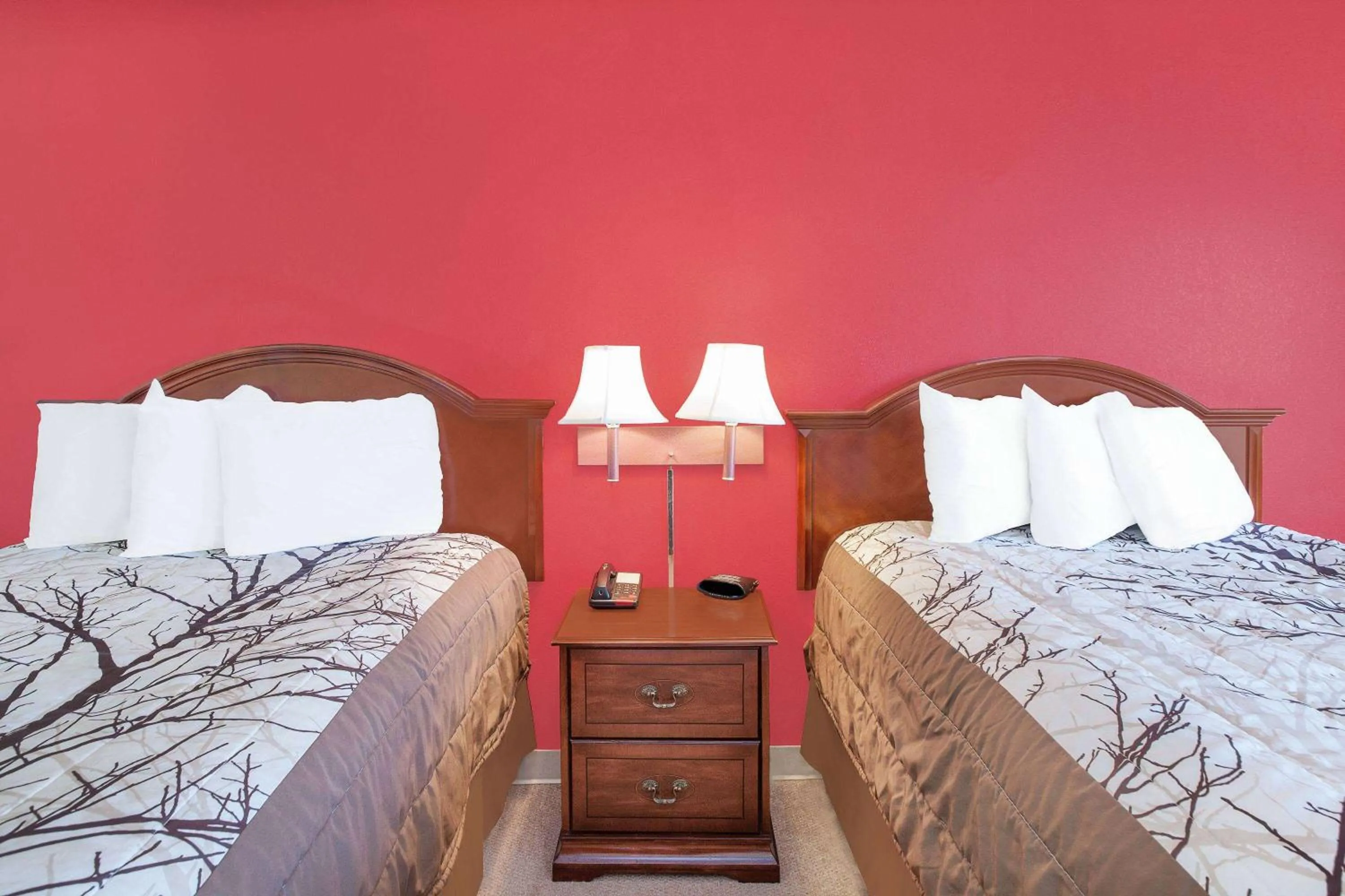 Photo of the whole room in Days Inn by Wyndham Newton MS I-20