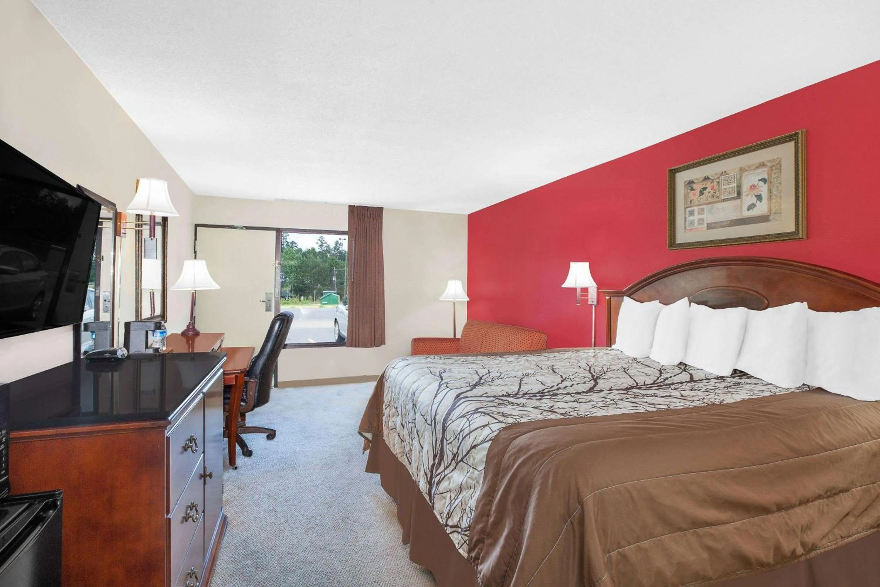 Photo of the whole room in Days Inn by Wyndham Newton MS I-20