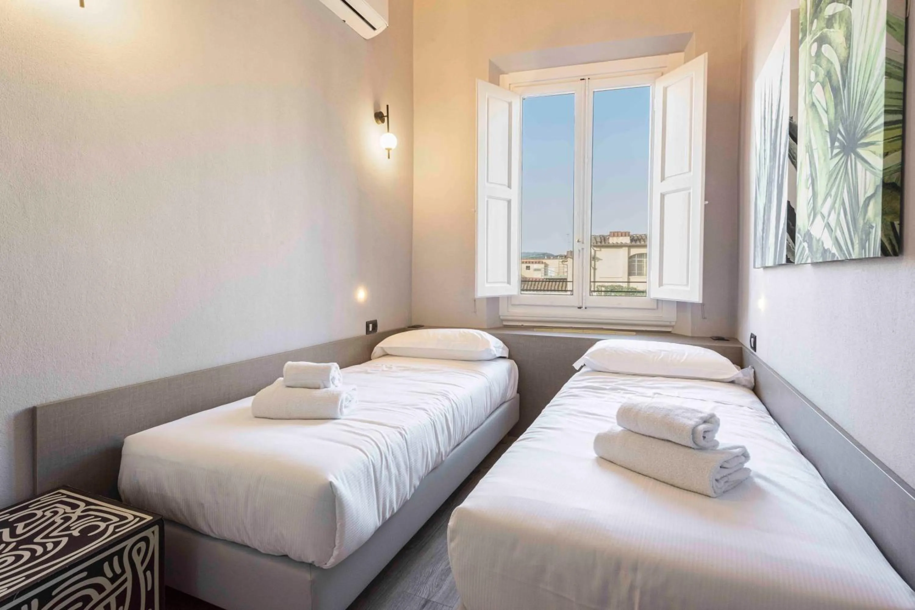 Bedroom, Bed in Giglio di Firenze by Mmega