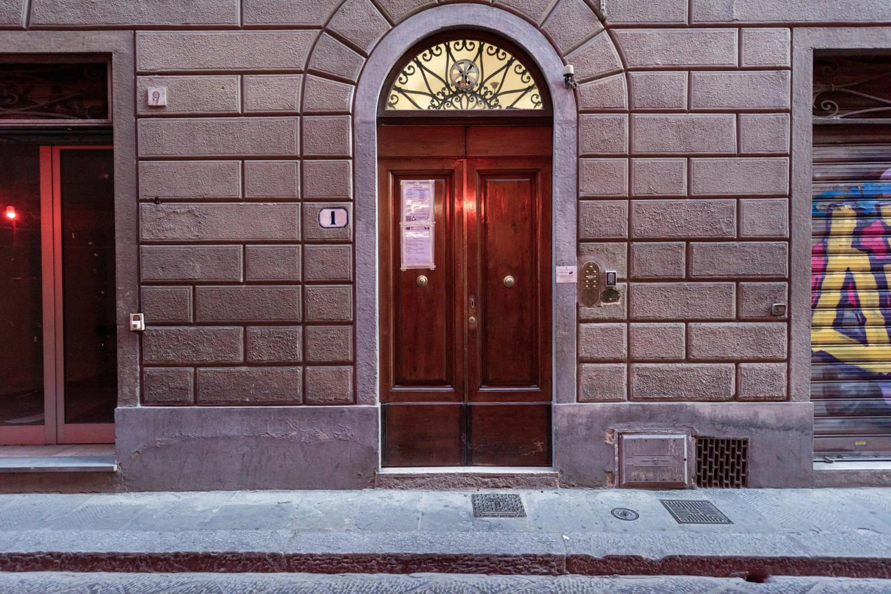 Facade/entrance in Giglio di Firenze by Mmega
