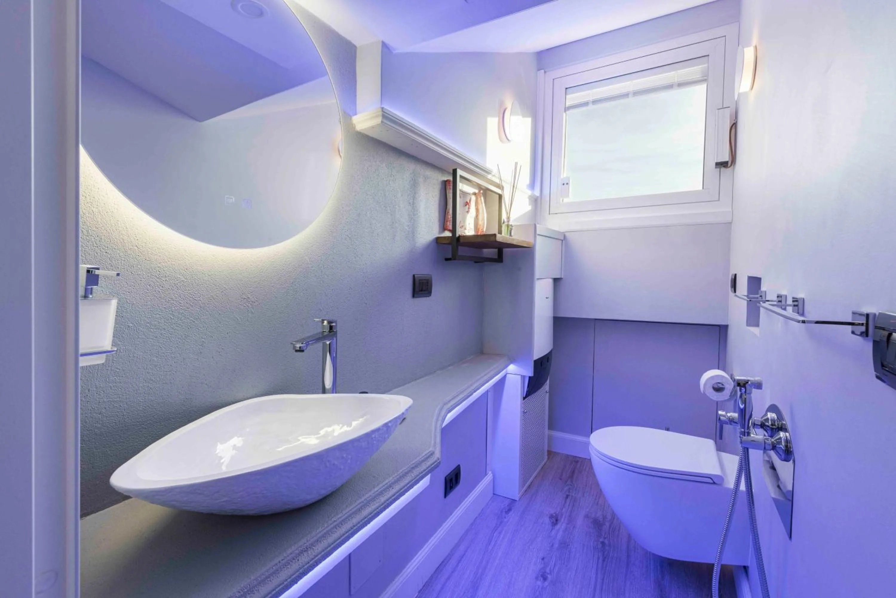 Bathroom in Giglio di Firenze by Mmega