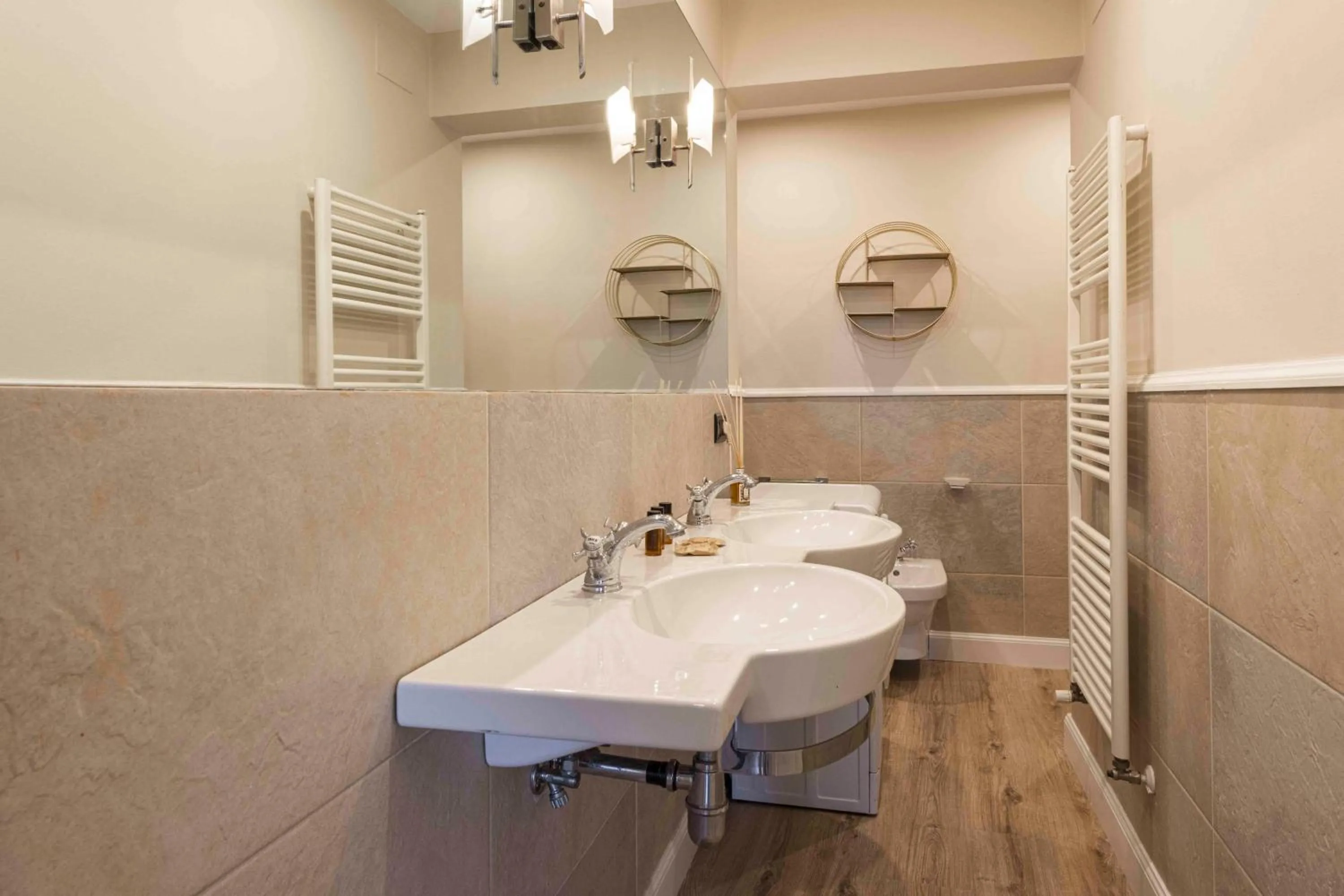 Bathroom in Giglio di Firenze by Mmega