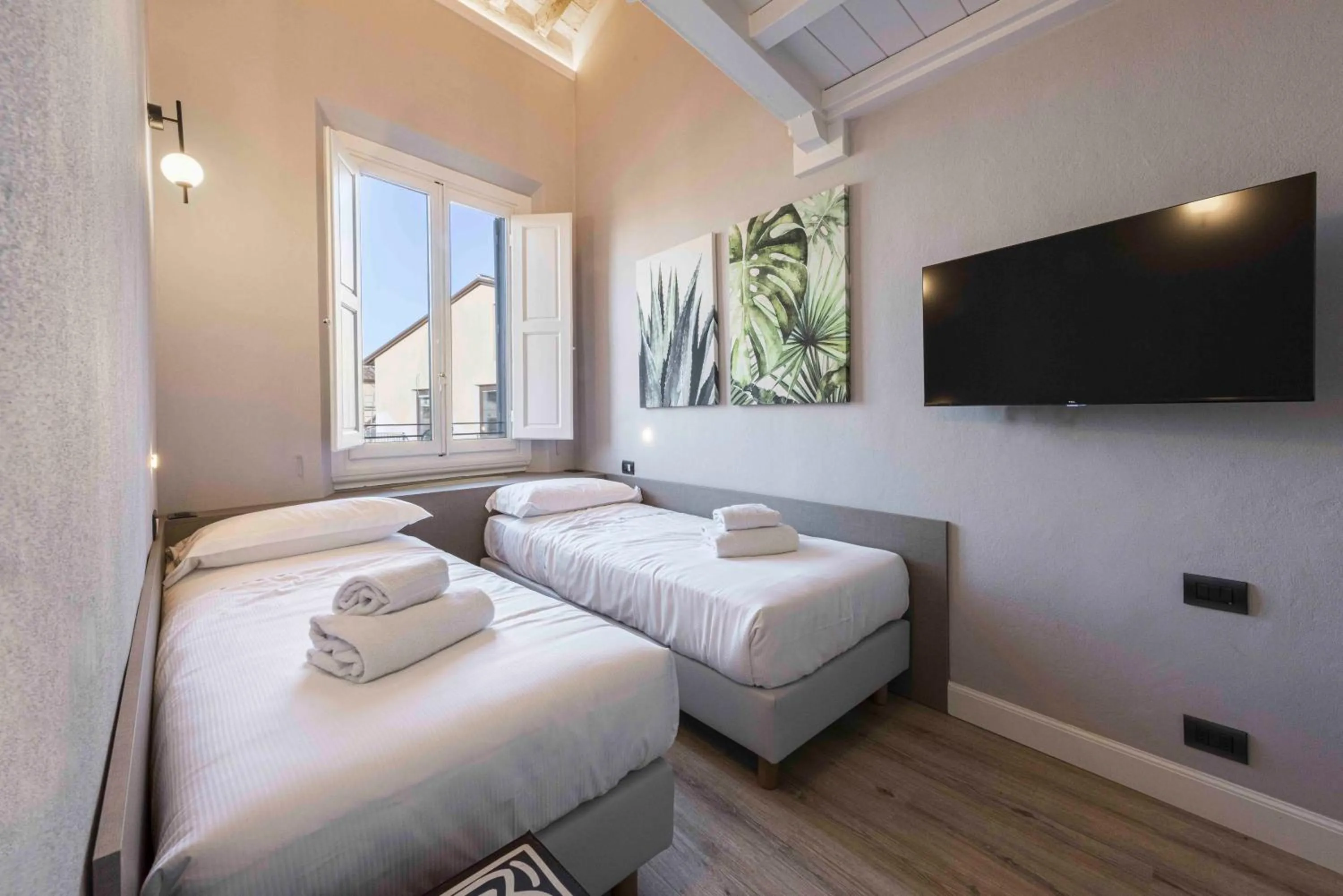 Bedroom, Bed in Giglio di Firenze by Mmega