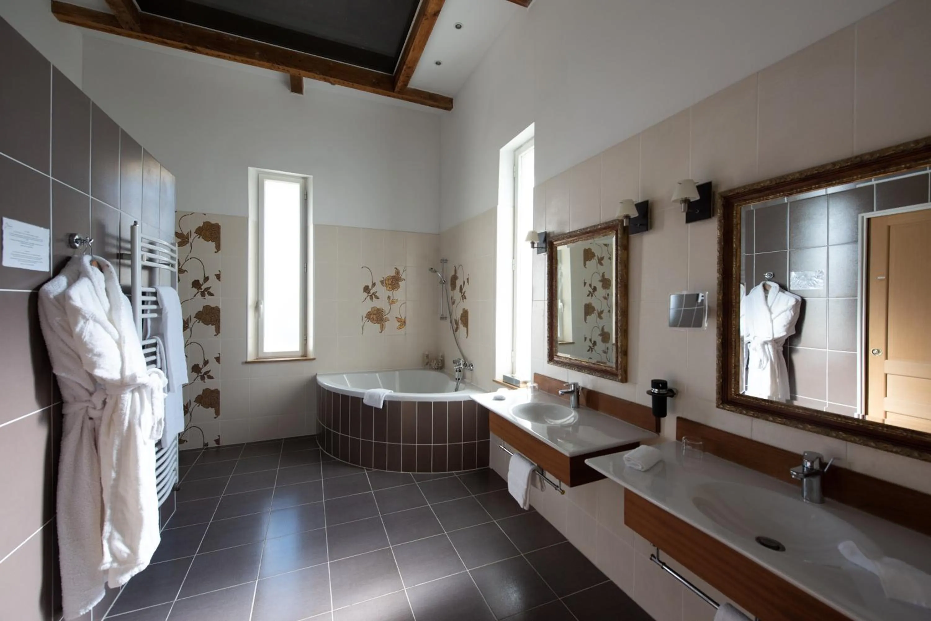Bathroom, Bed in Domaine de Larchey