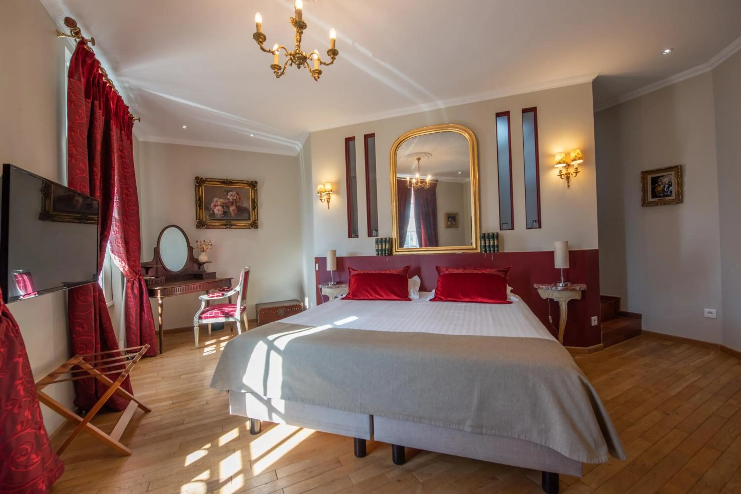 Photo of the whole room, Bed in Domaine de Larchey