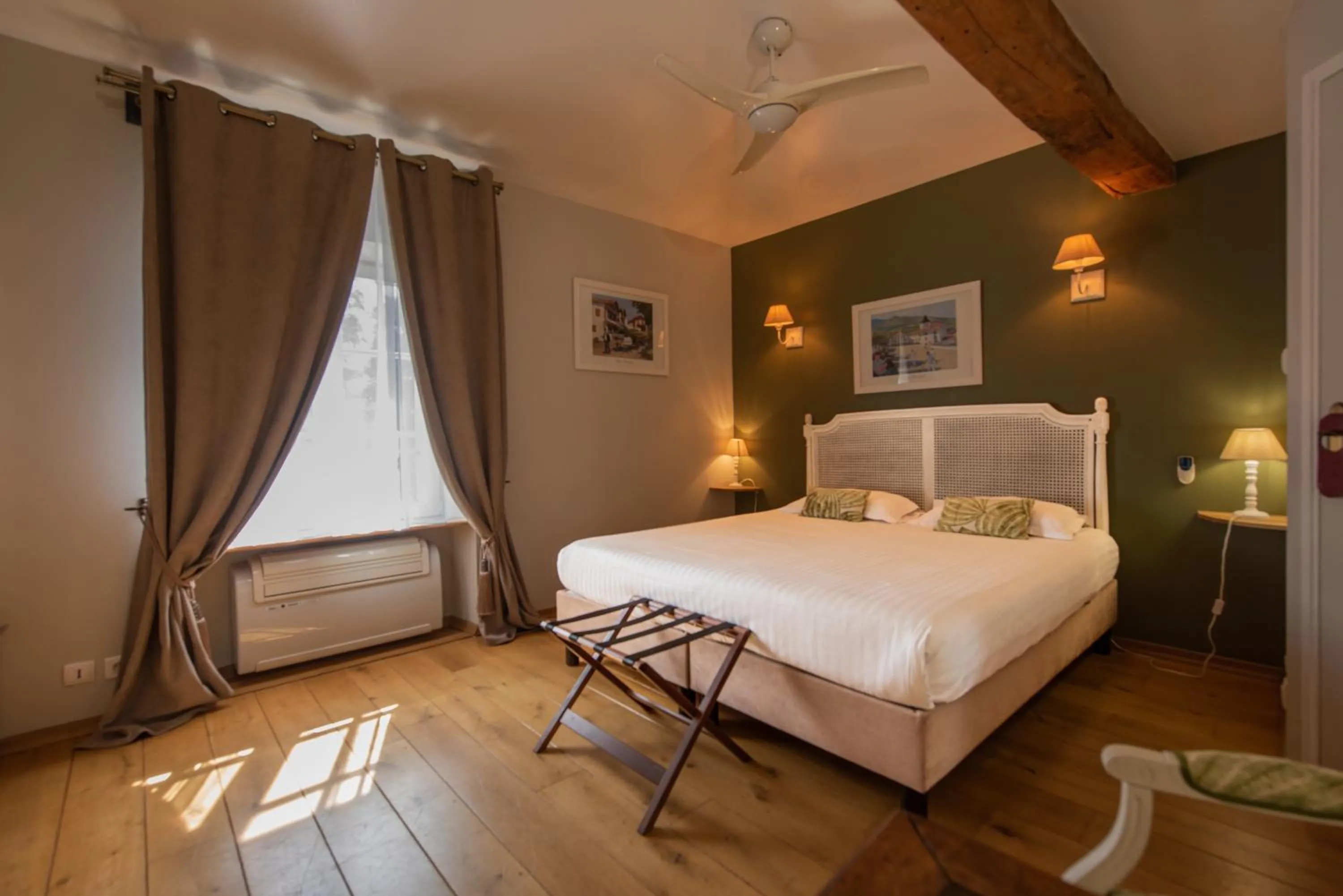 Property building, Bed in Domaine de Larchey