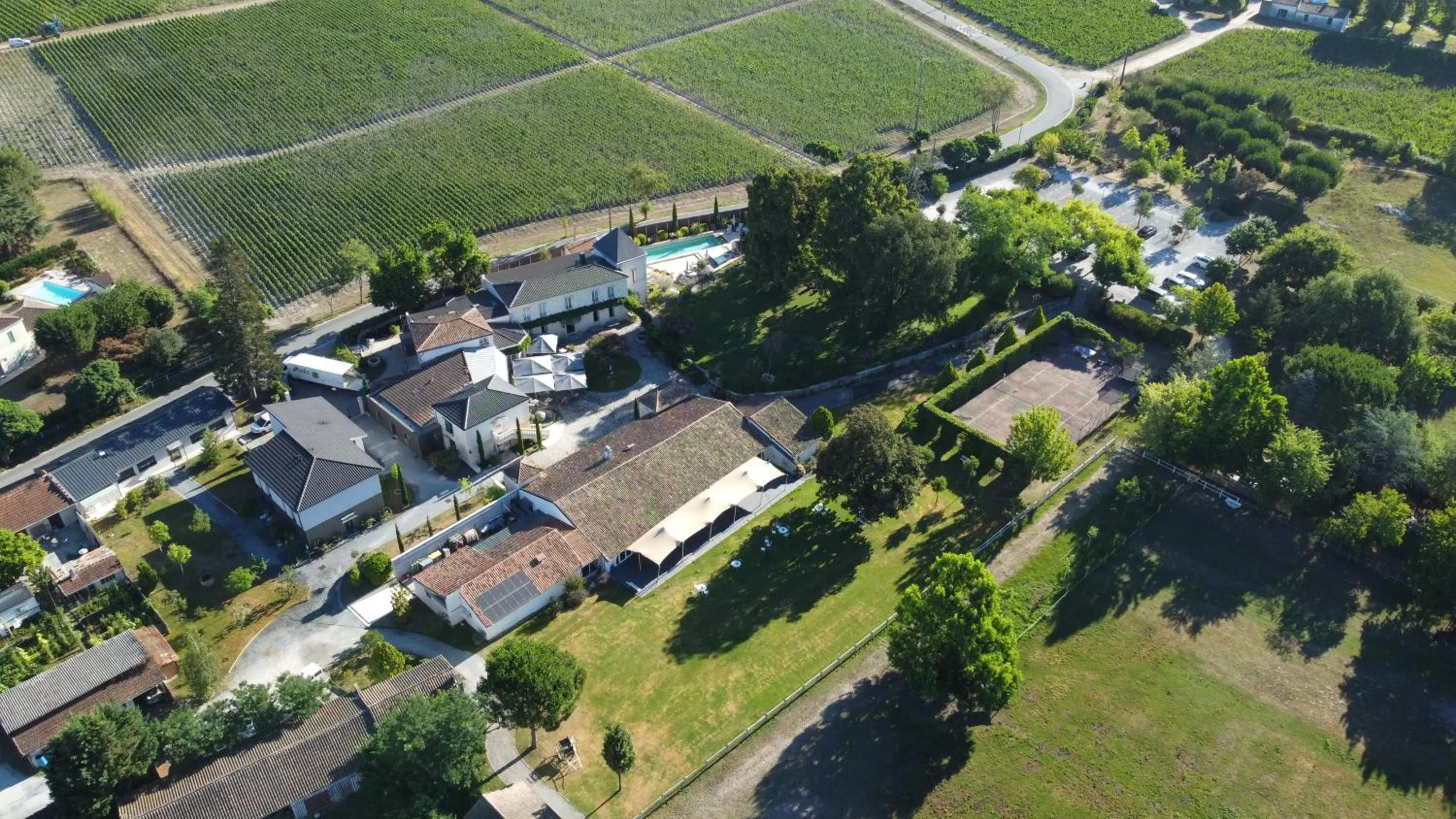 Bird's eye view in Domaine de Larchey & son restaurant - Bordeaux Sud