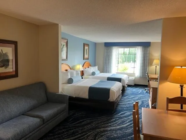 Bed in The Lodge on Lake Oconee