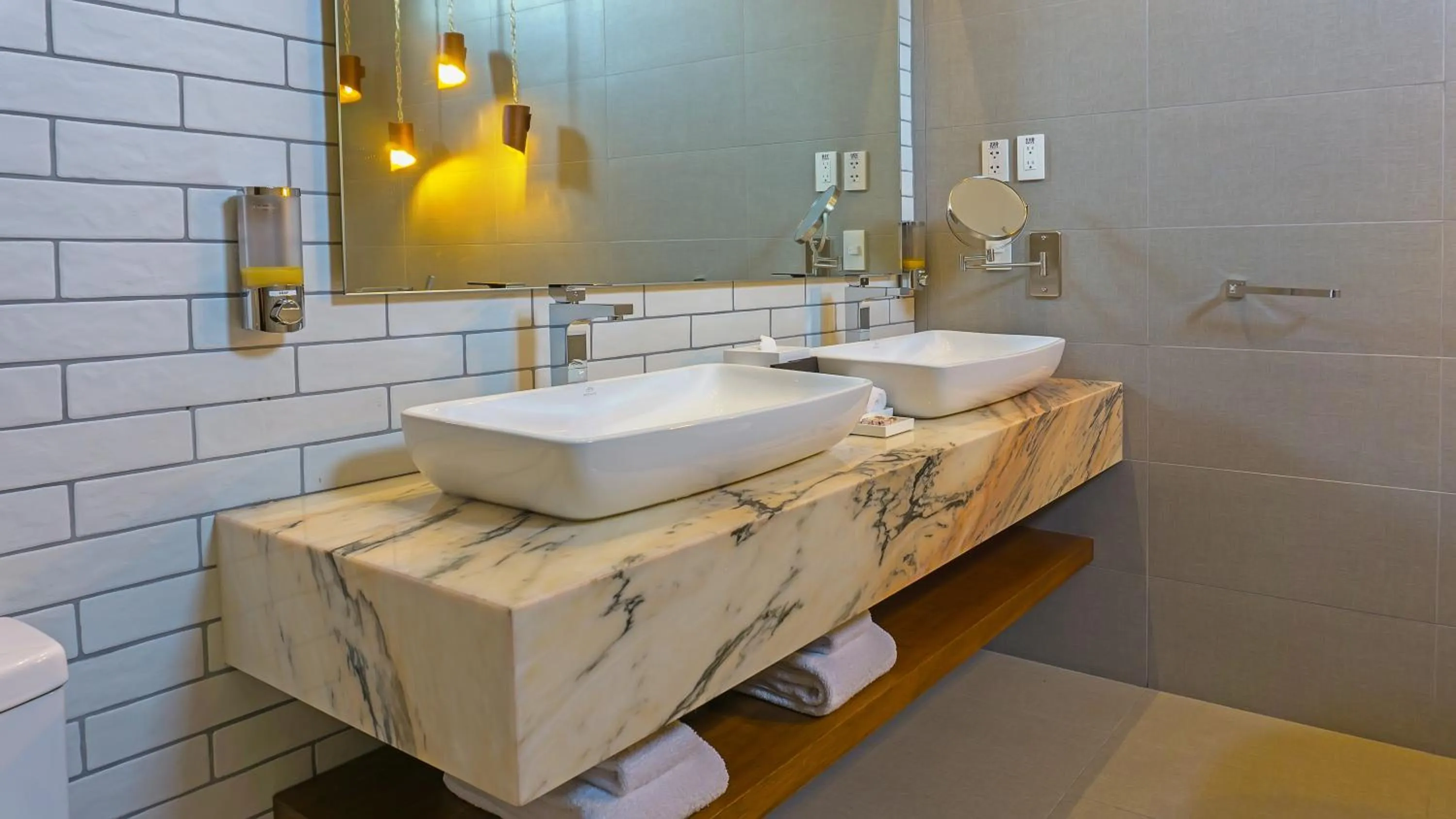 Bathroom in Hotel Otavalo by Art Hotels