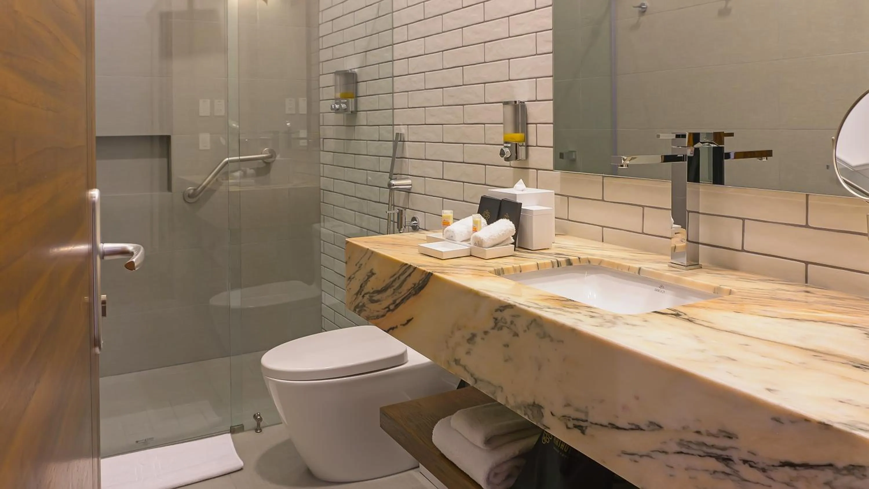 Bathroom in Hotel Otavalo by Art Hotels