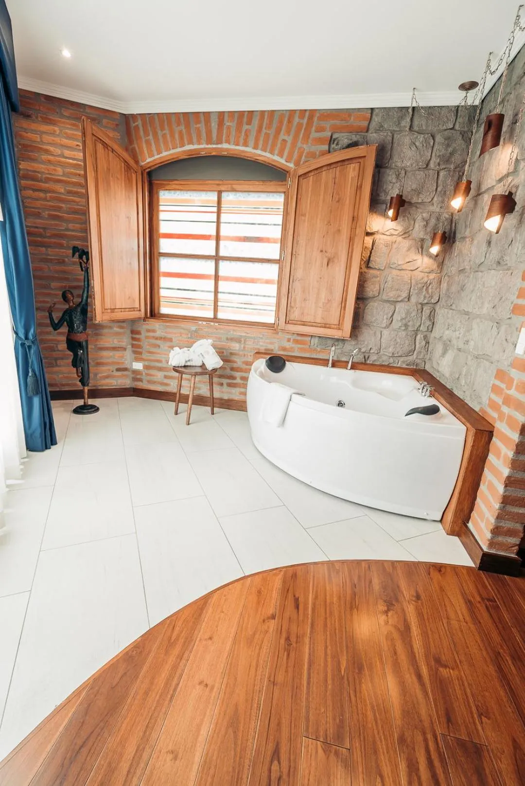 Hot Tub in Hotel Otavalo by Art Hotels