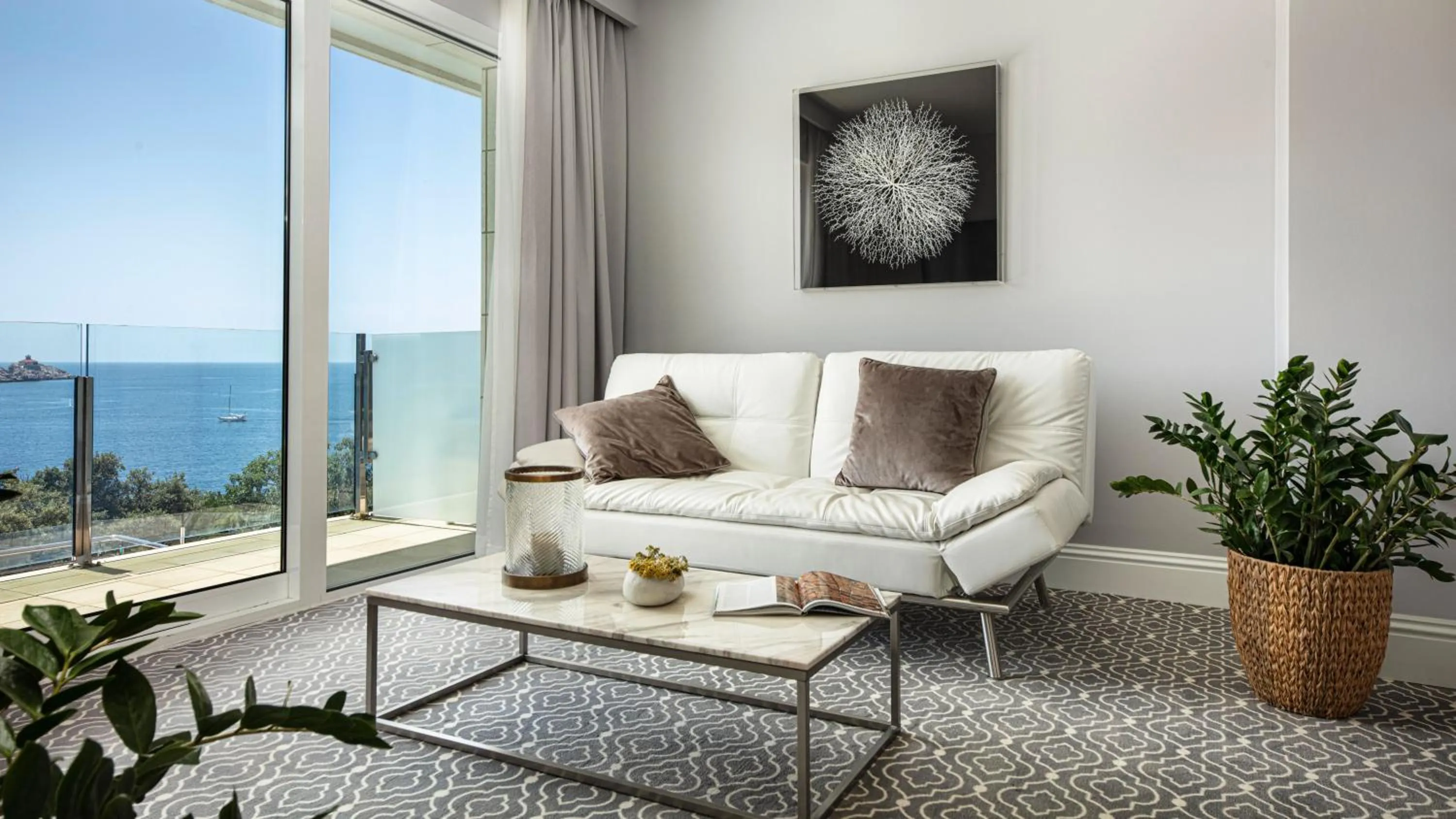 Living room in Royal Palm Hotel