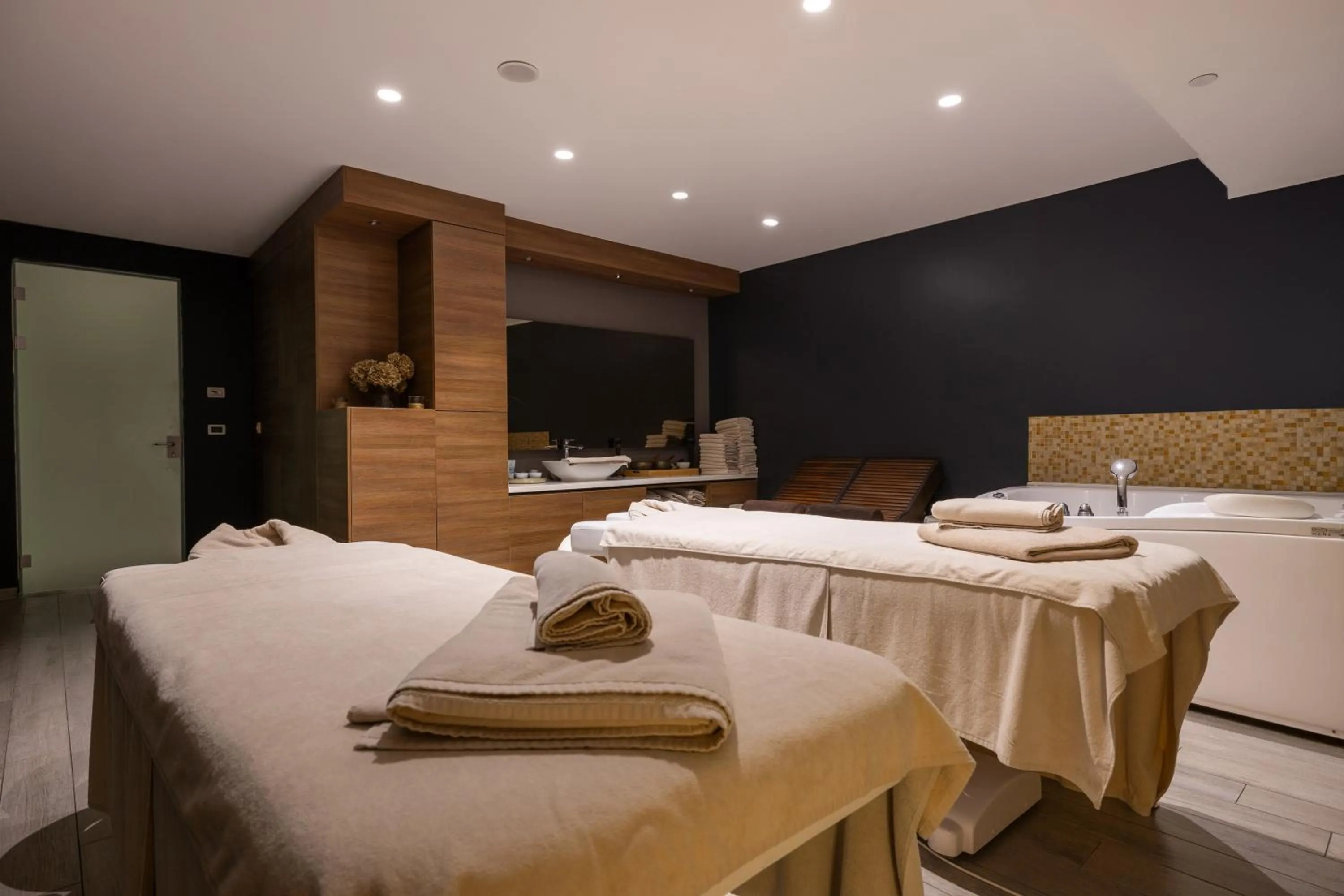 Massage, Bed in Royal Palm Hotel