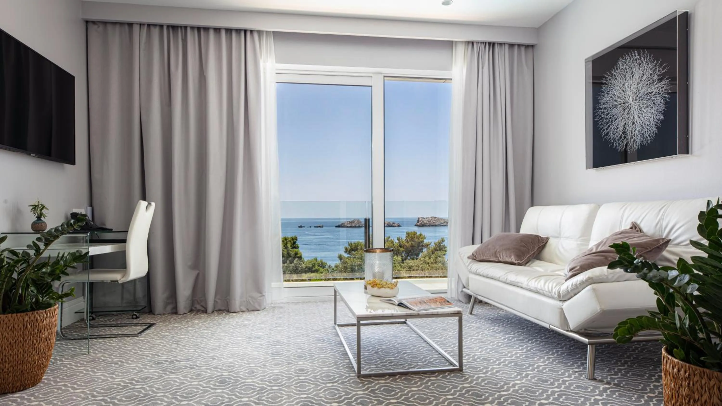 Living room in Royal Palm Hotel