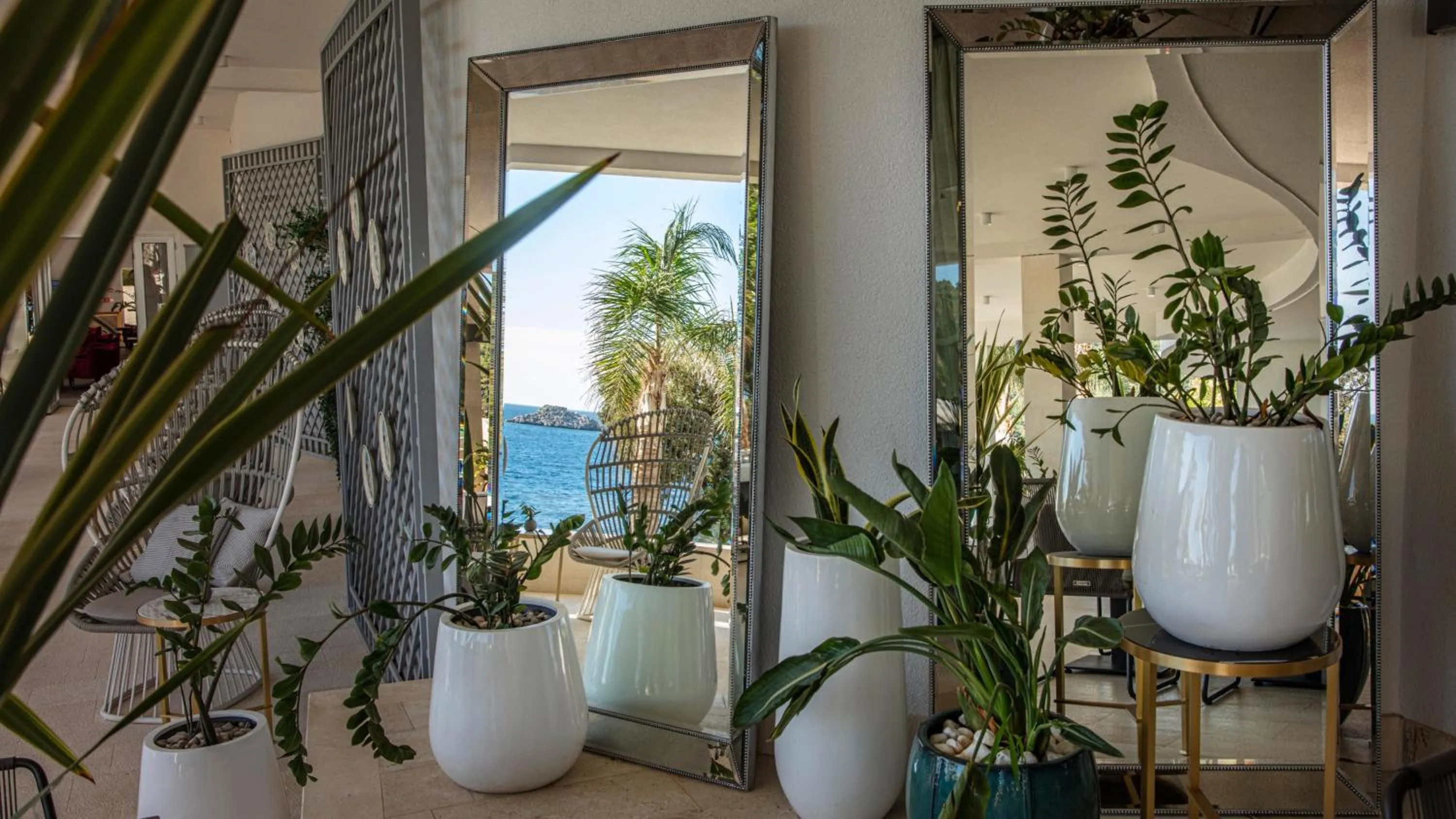 Lounge or bar in Royal Palm Hotel