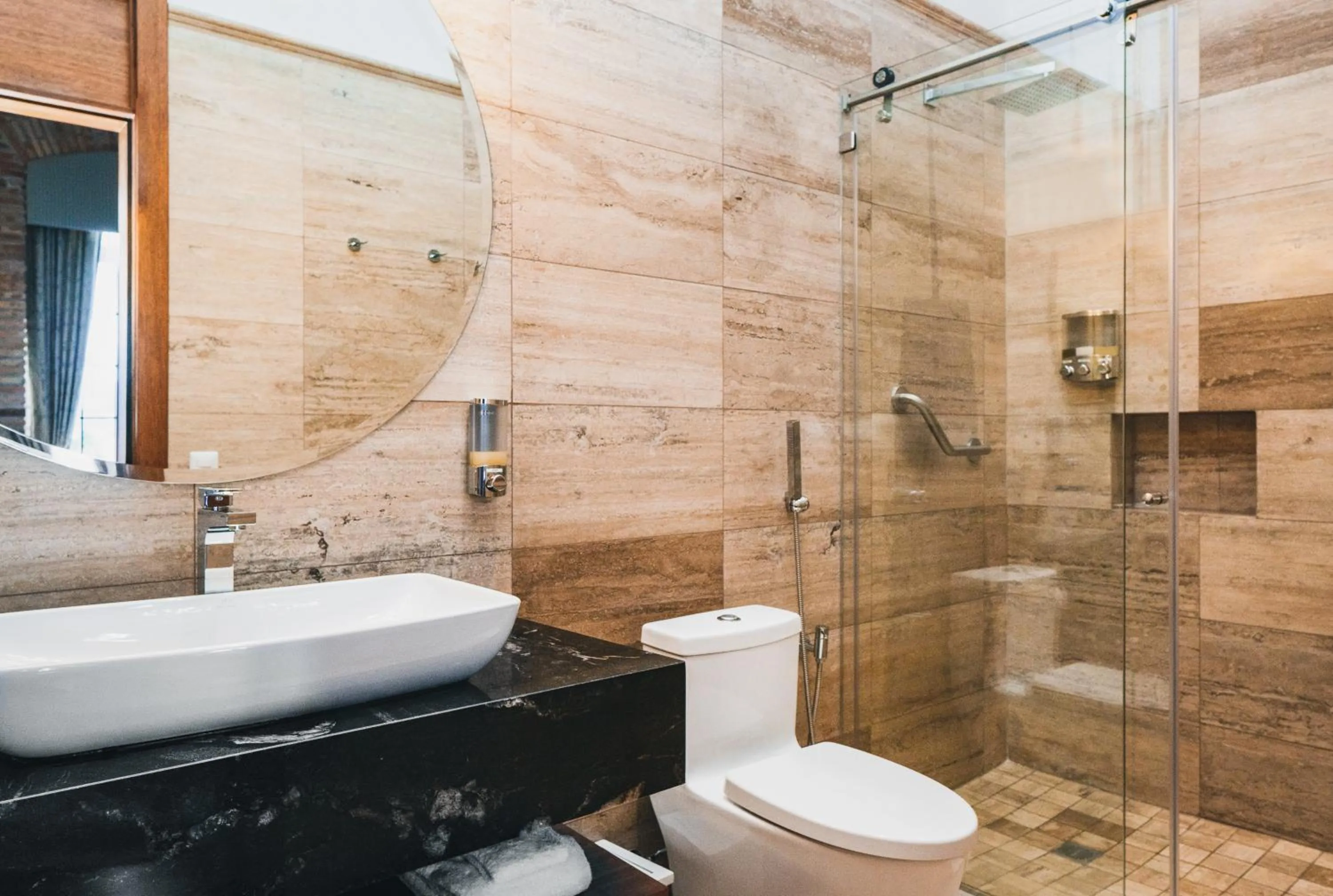 Shower in Hotel Cruz del Vado by Art Hotels