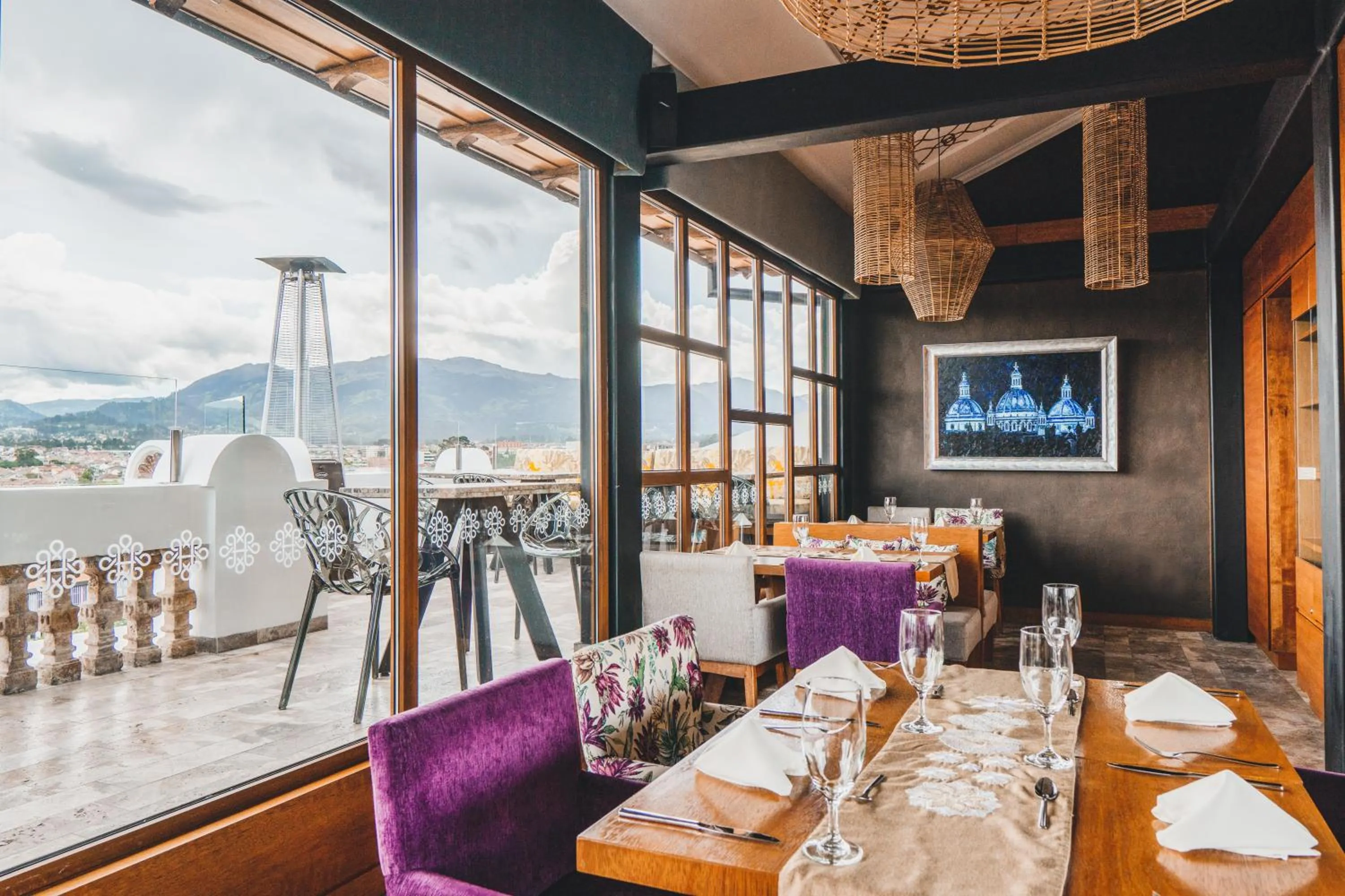 Restaurant/places to eat in Hotel Cruz del Vado by Art Hotels