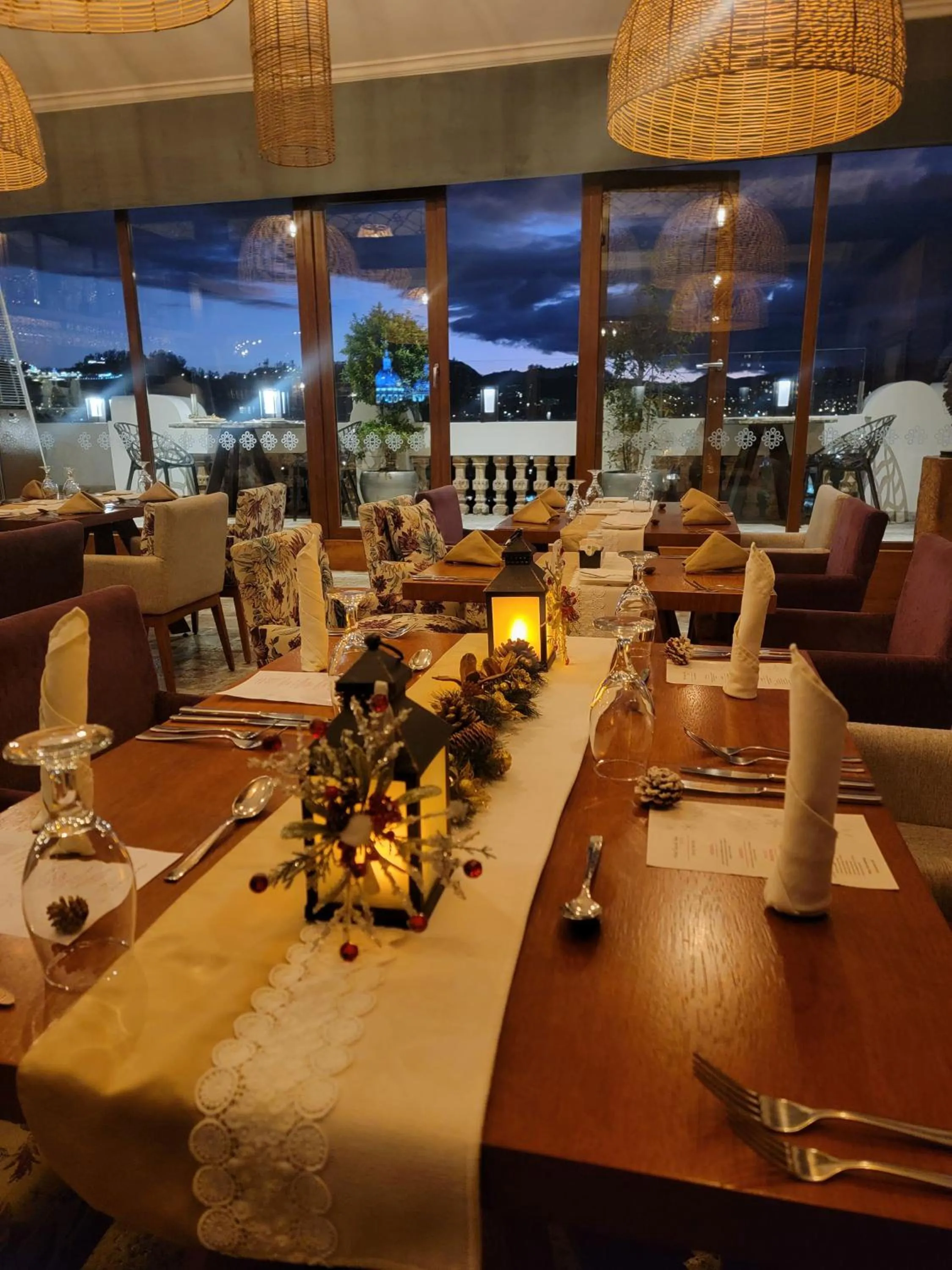 Restaurant/places to eat in Hotel Cruz del Vado by Art Hotels