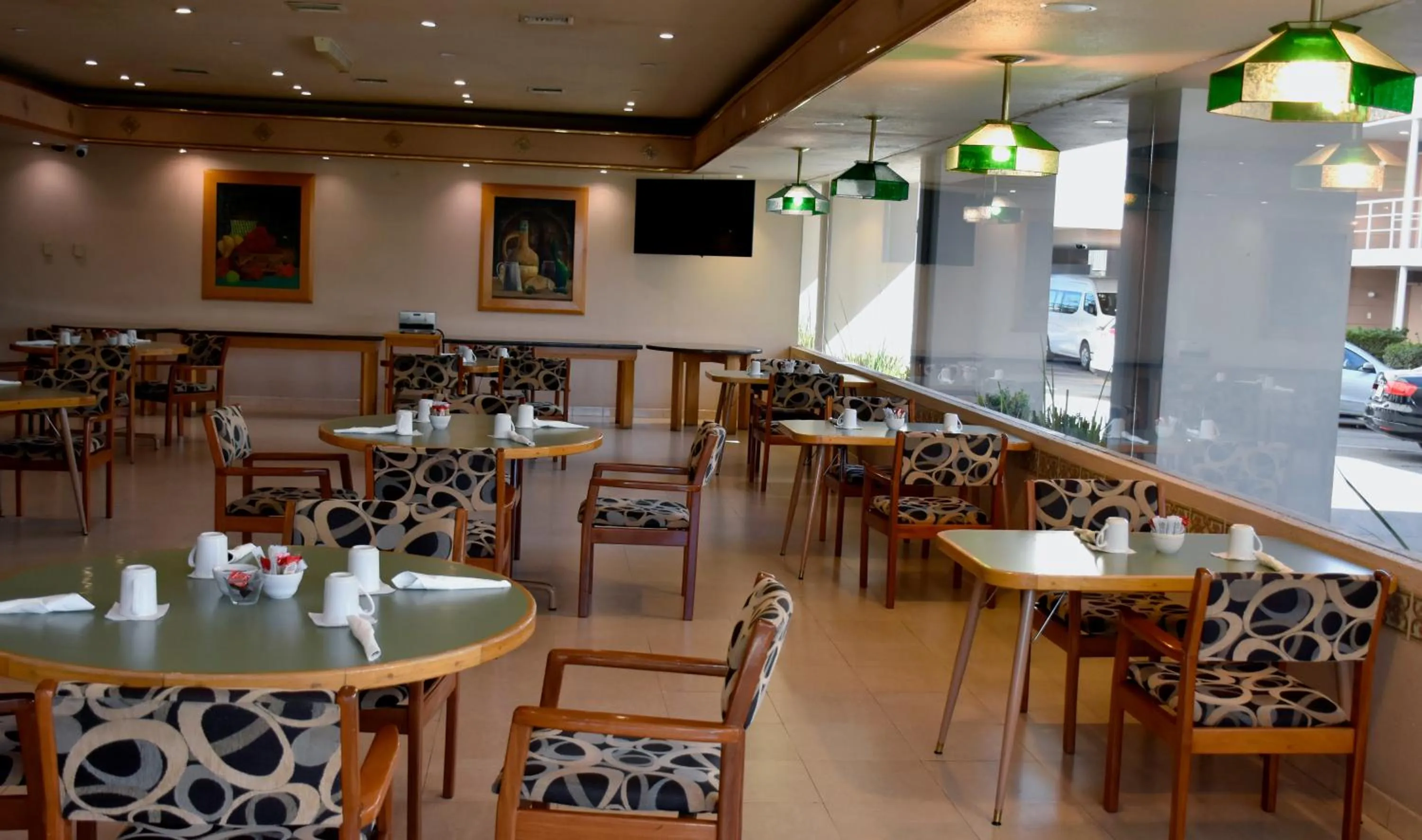 Restaurant/places to eat in HM Mirador