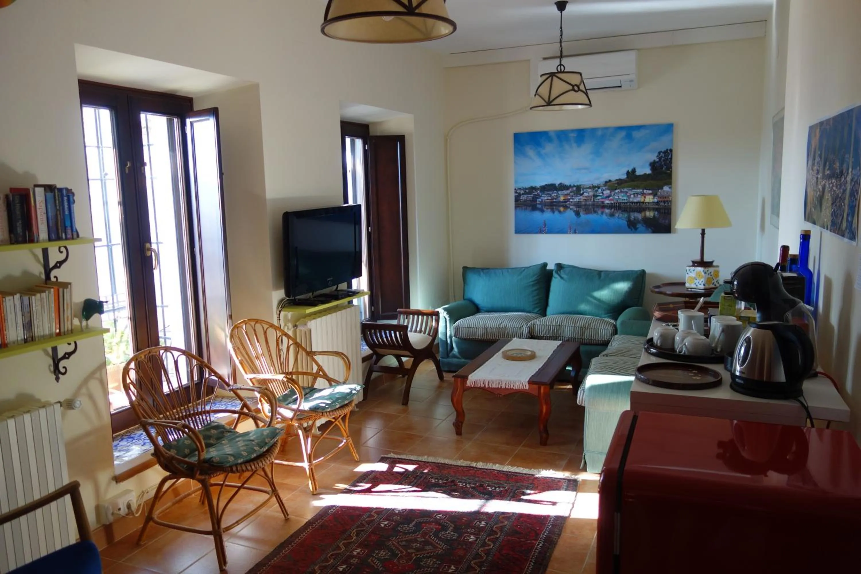 Communal lounge/ TV room in La Escondida Ronda, B&B