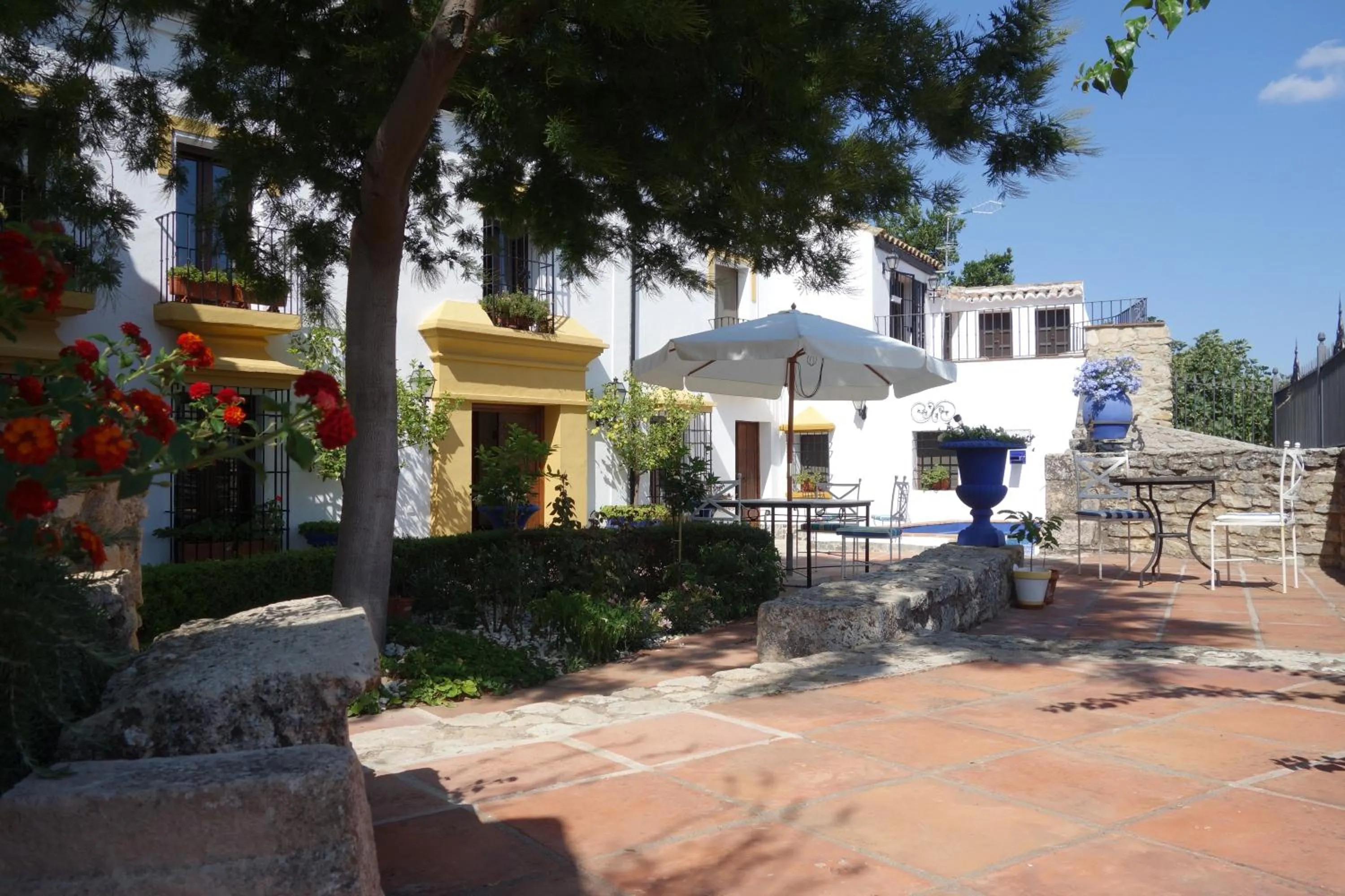 Patio in La Escondida Ronda, B&B