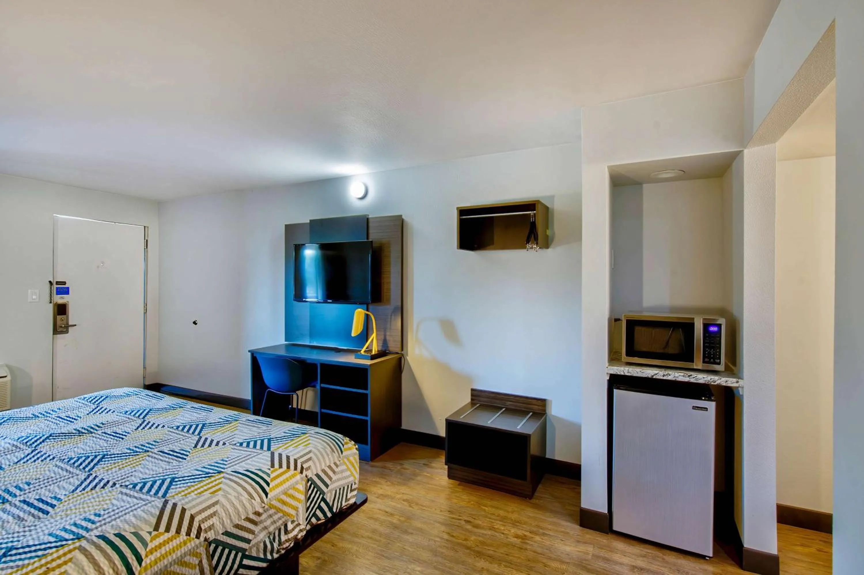 Bedroom, Bed in Motel 6-Fort Worth, TX - White Settlement