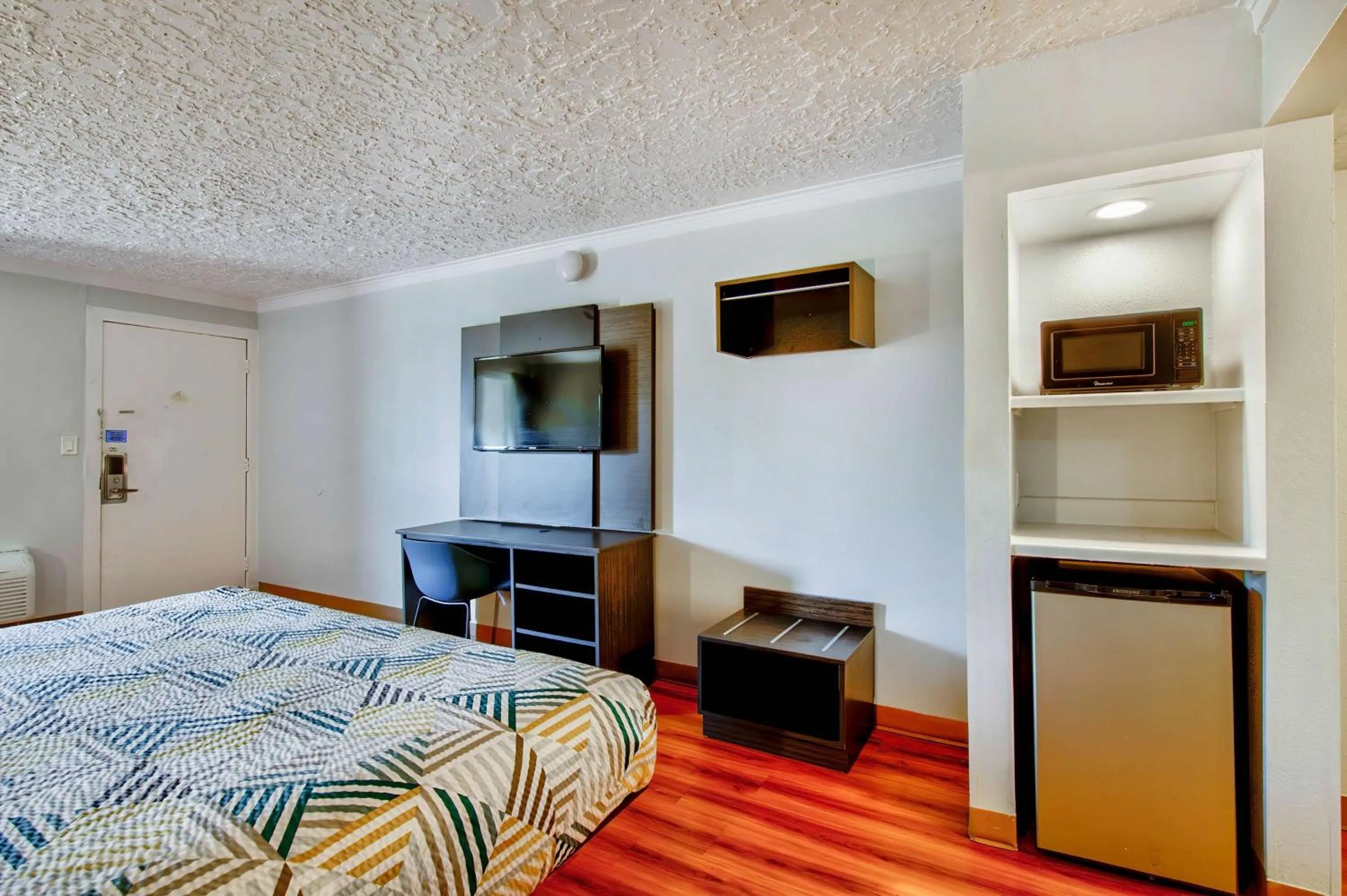 Bedroom, Bed in Motel 6-Fort Worth, TX - White Settlement